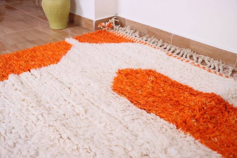 Handcrafted wool rug, size 140 x 260 cm