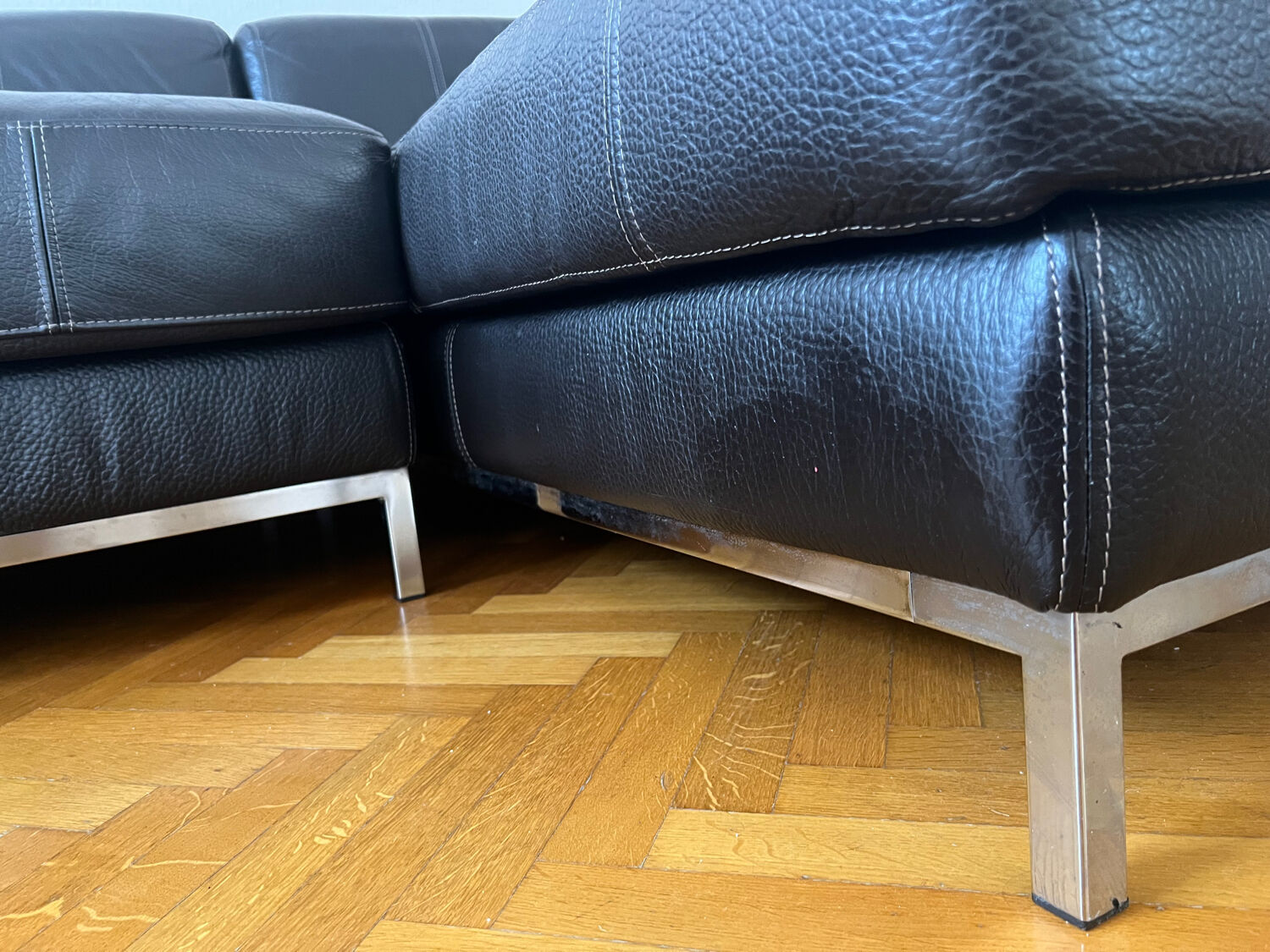 Black leather corner sofa – IKEA KRAMFORS – timeless design