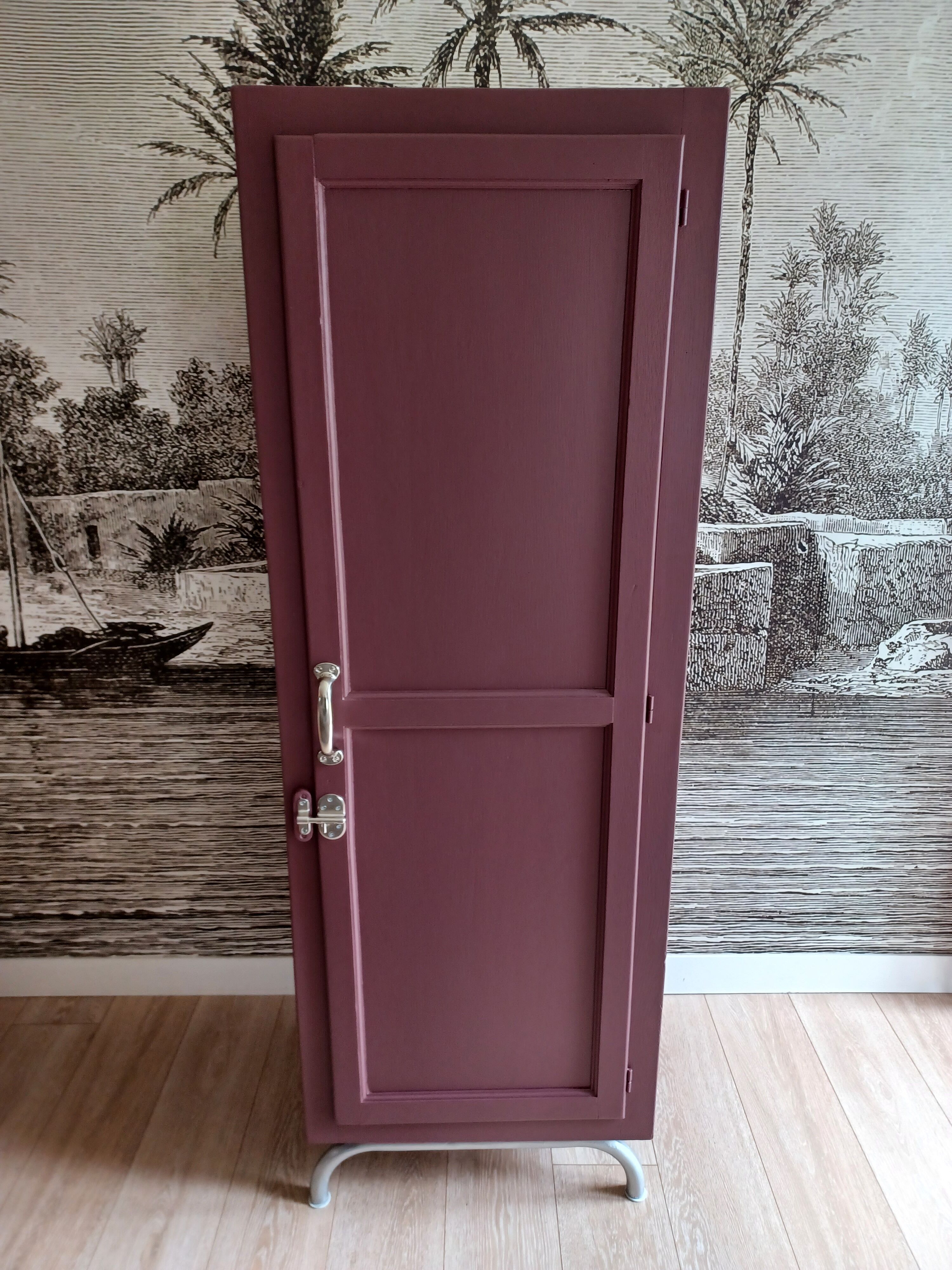 Vintage boarding cabinet