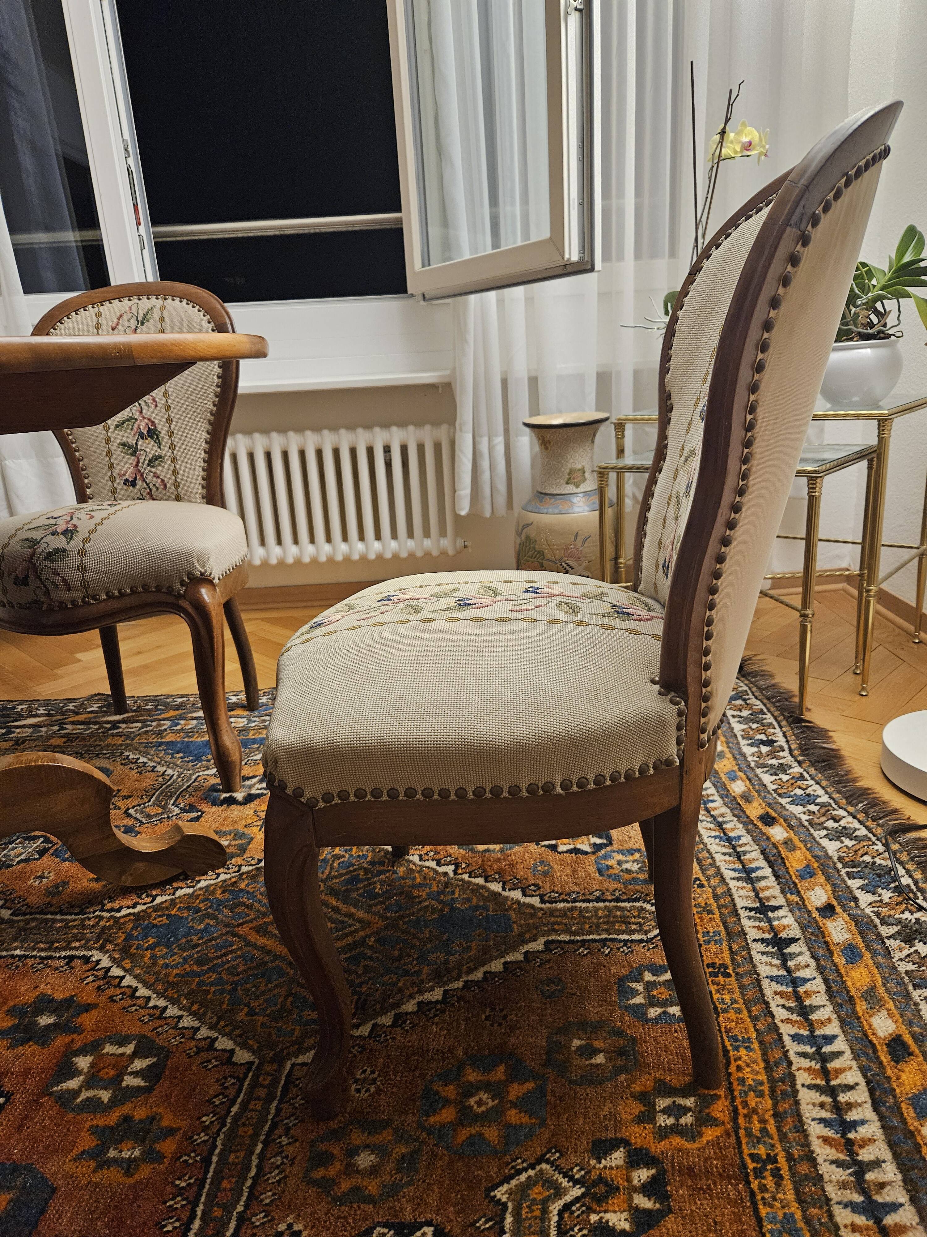 table and chairs
