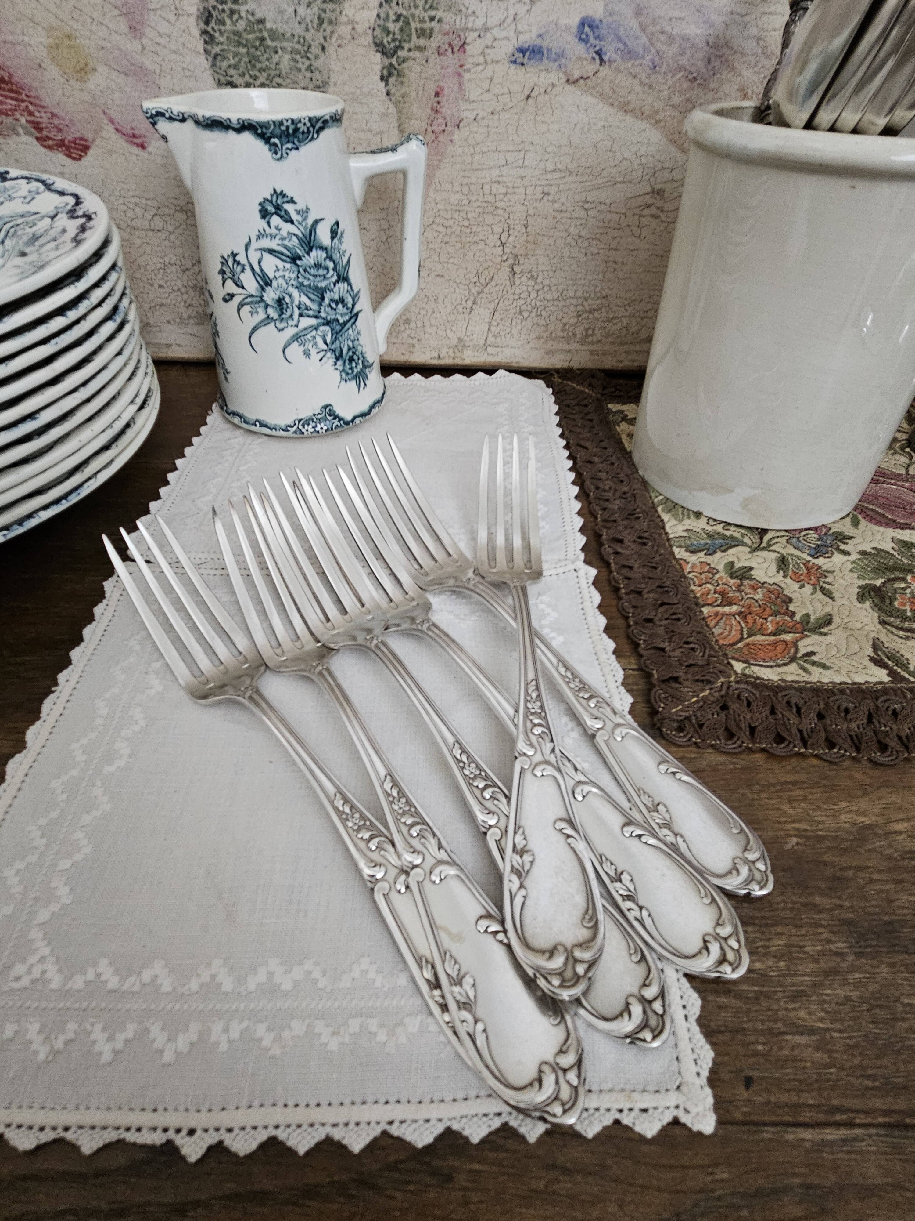 6 silver metal forks