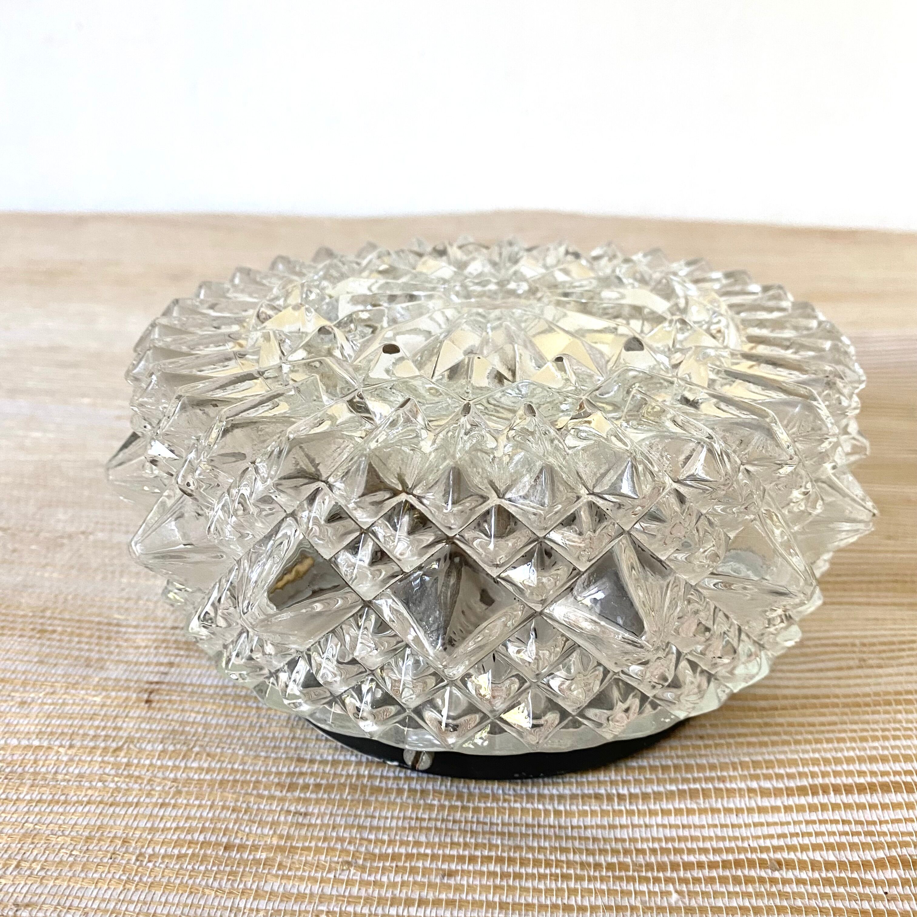 Plafonnier vintage rond en verre moulé