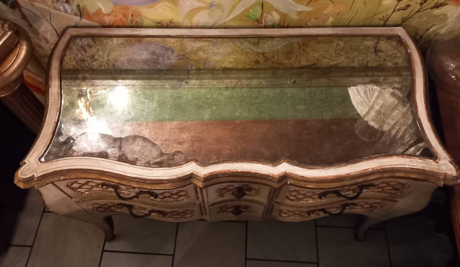 Commode 1900 galbée de style Louis xv