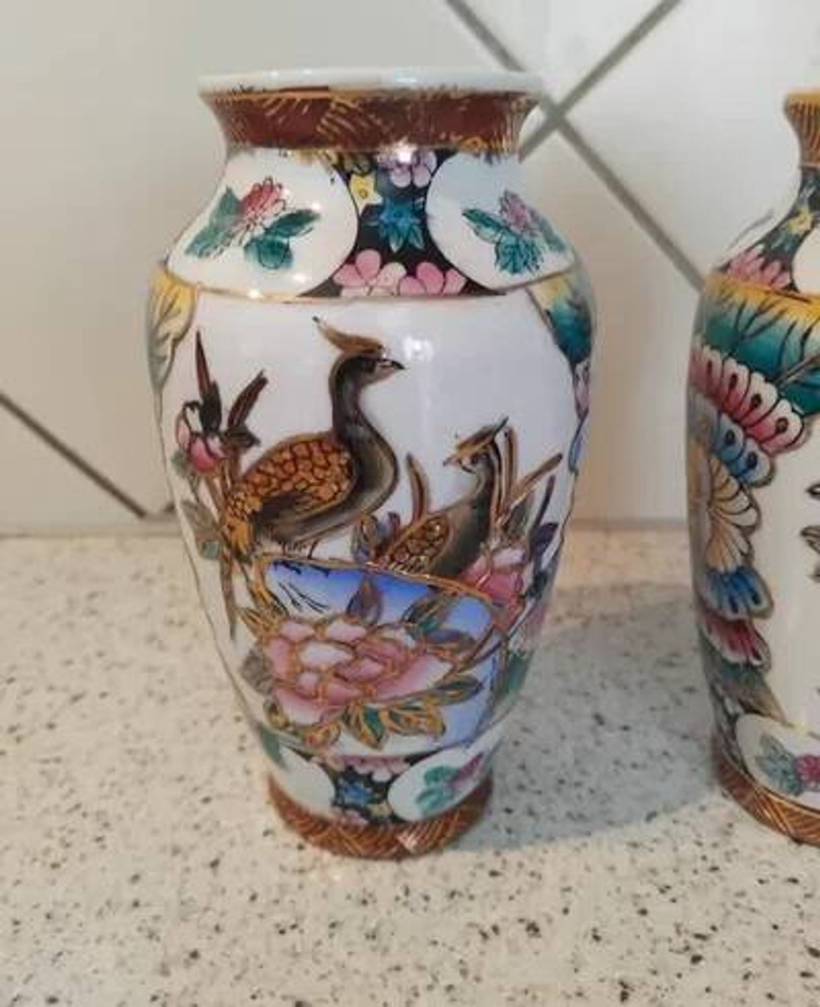 2 Japanese-style decorative vases