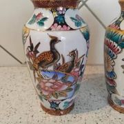 2 Japanese-style decorative vases