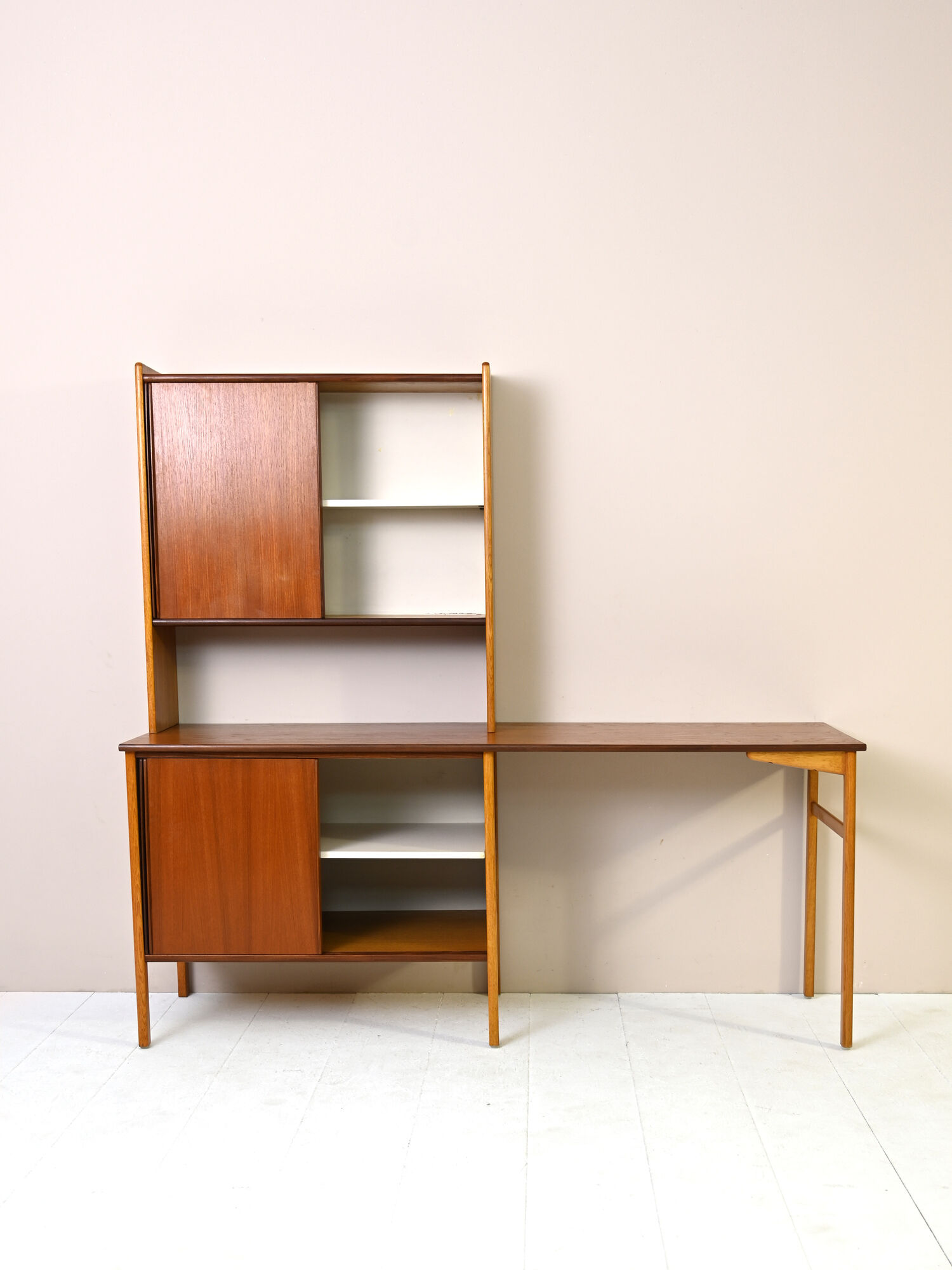 Scandinavian desk with bookcase and compartment with sliding doors