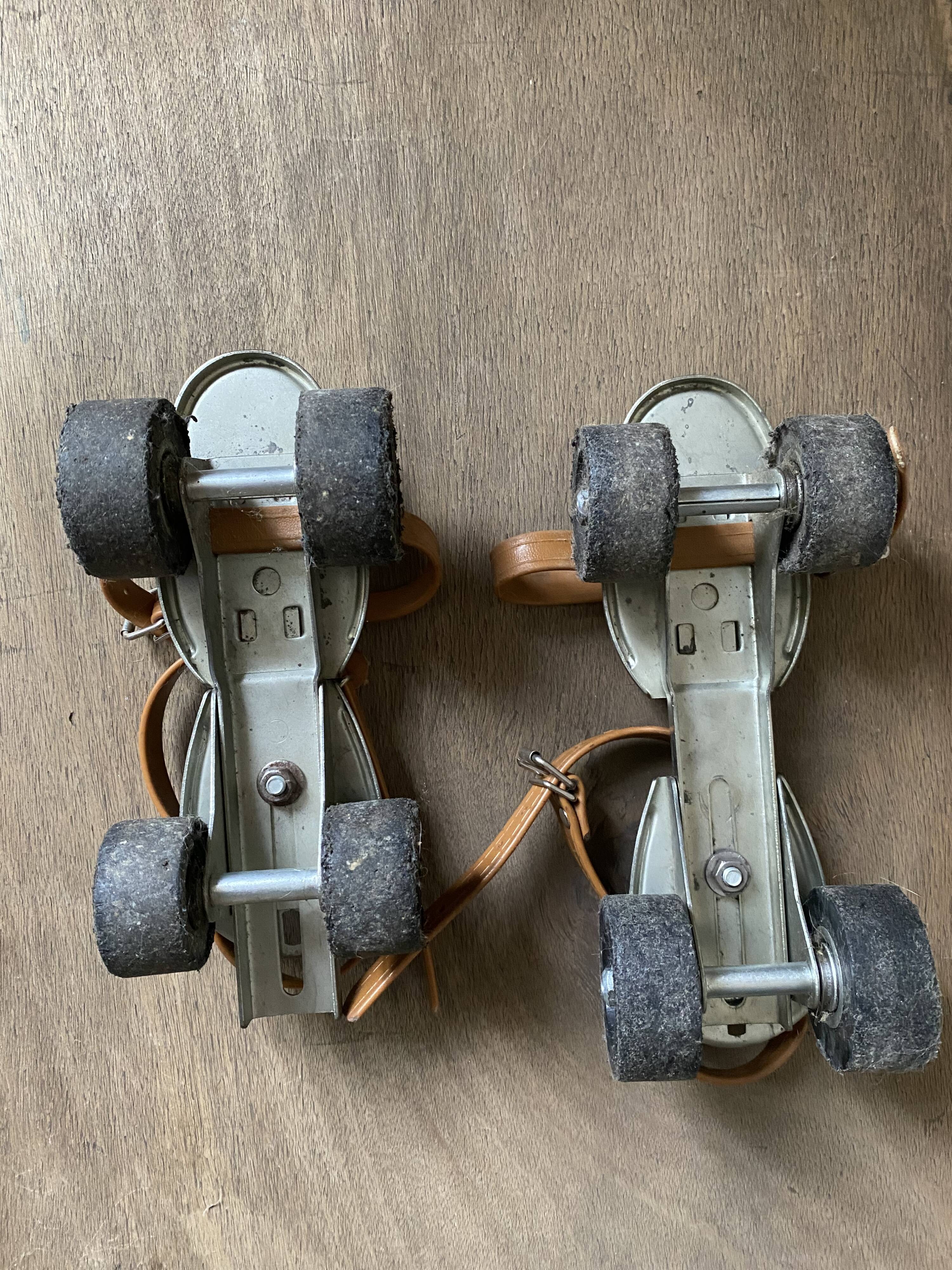 Patins à Roulettes Vitesse Vintage Années 70 - Modèle As - Occasion (manquent Freins)