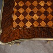 Table de salon, travailleuse en marqueterie, style Louis XV – fin XIXe