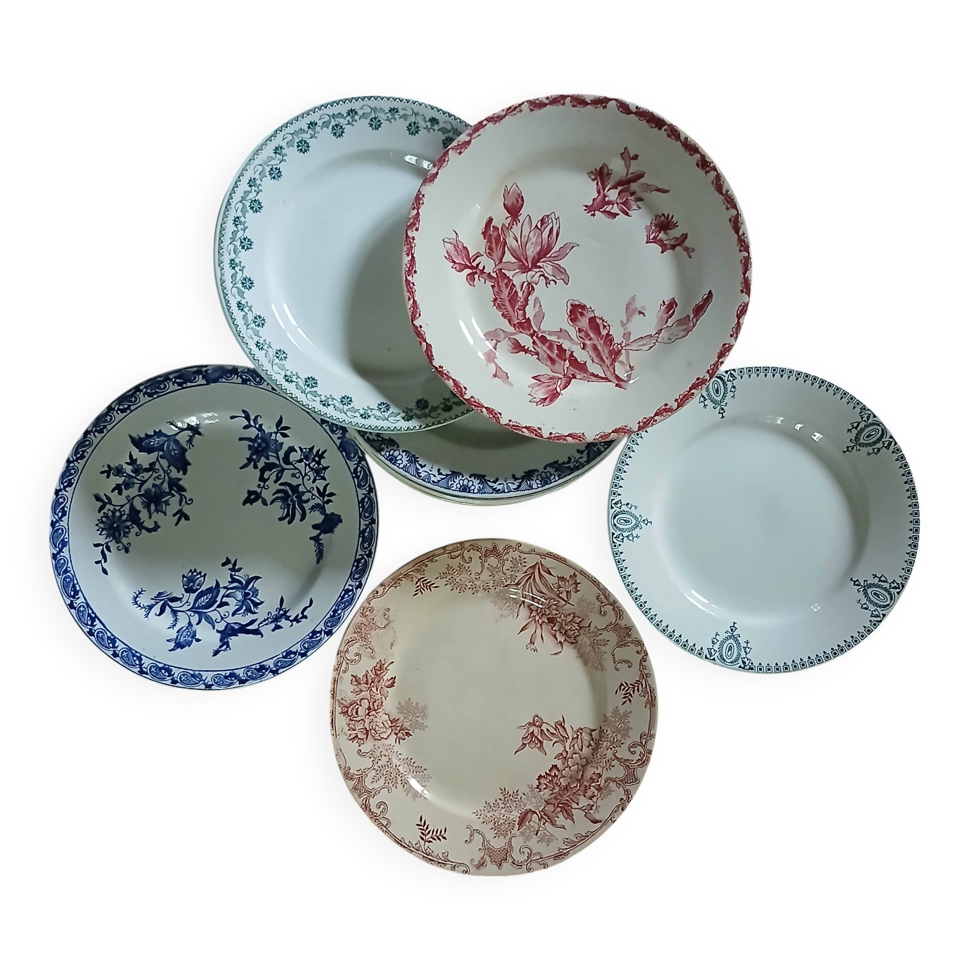 10 assiettes plates anciennes en Terre de fer