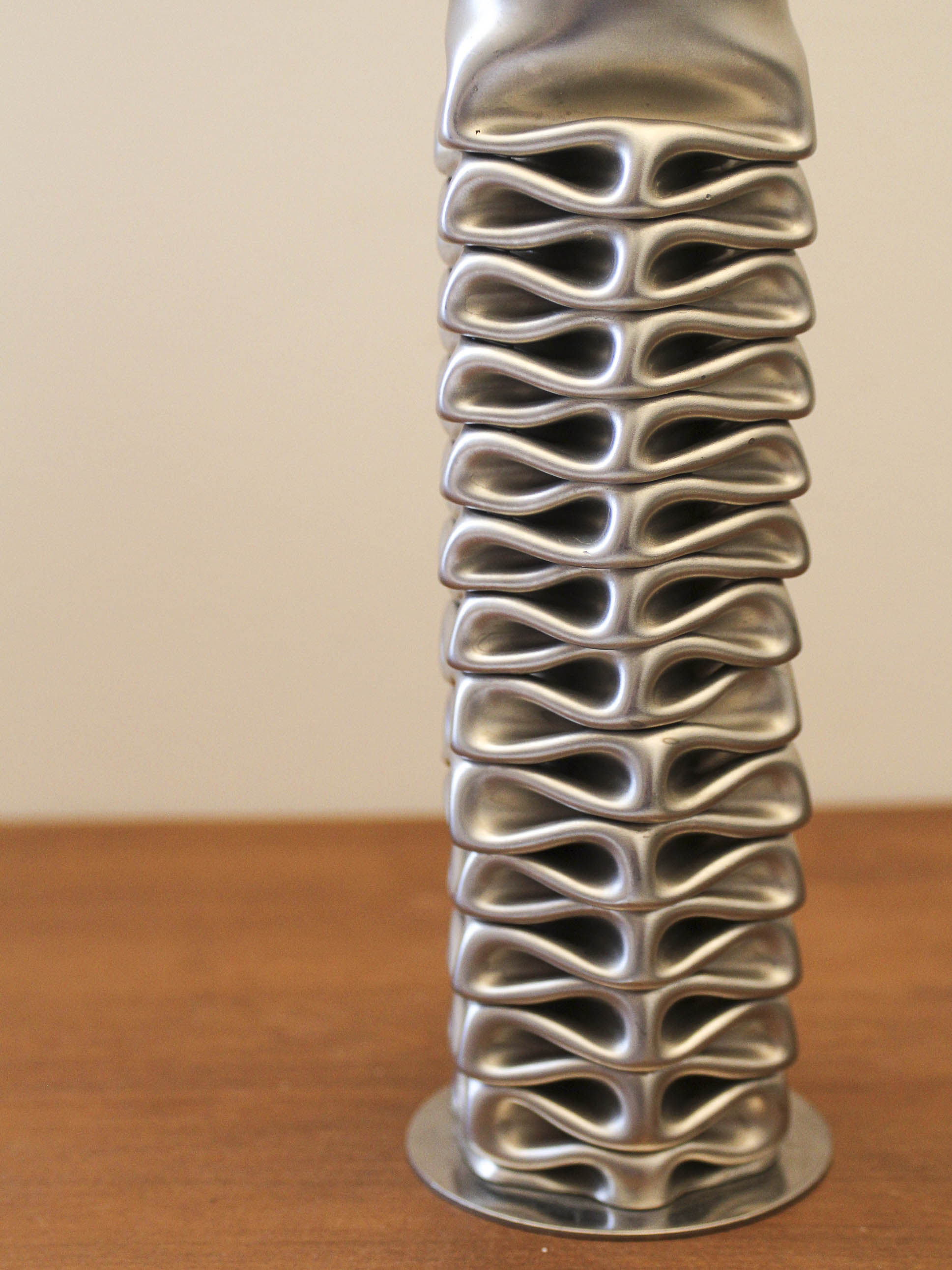 Vase en acier inoxydable compressé