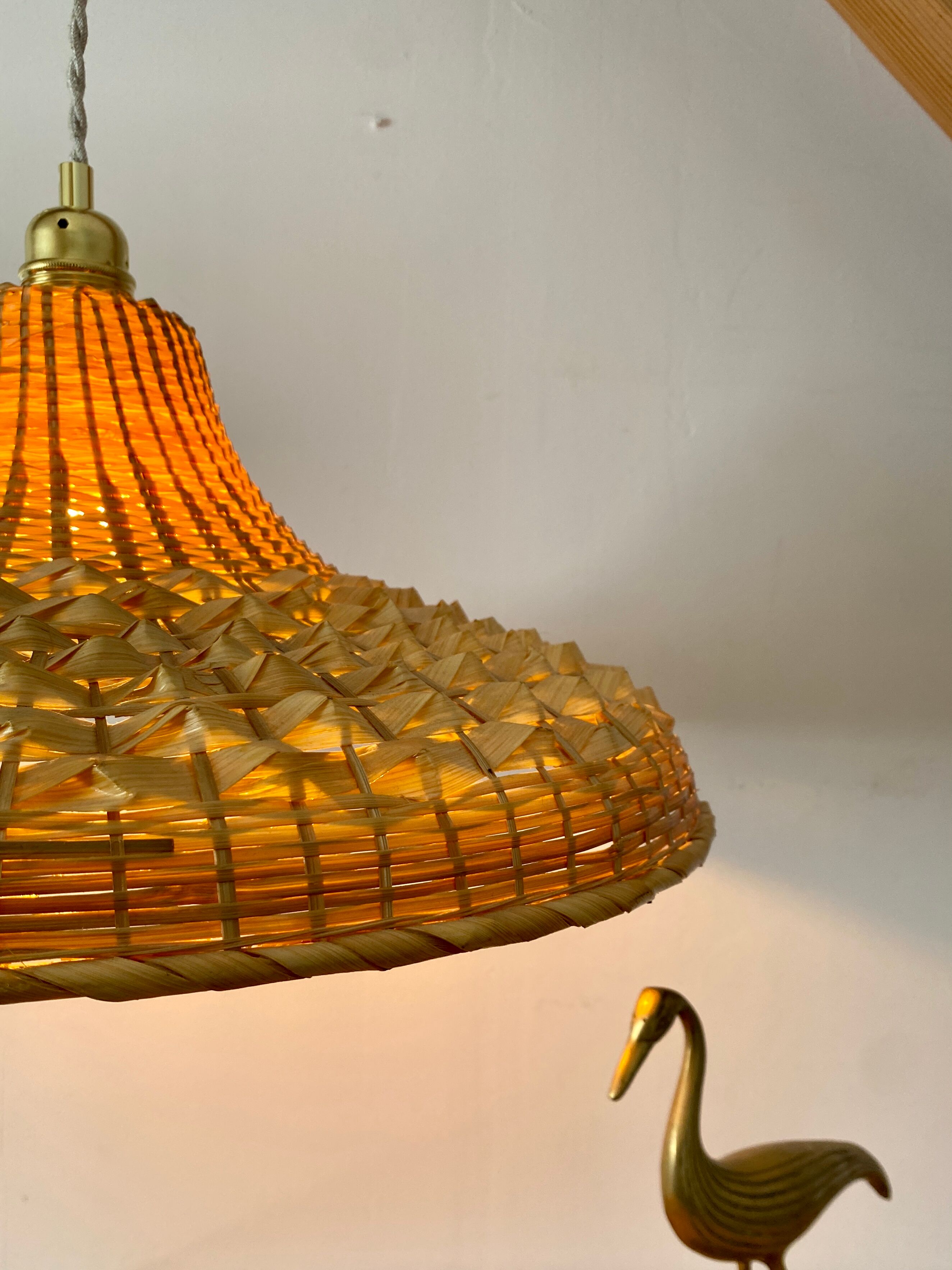 Vintag lampshade suspension in natural material