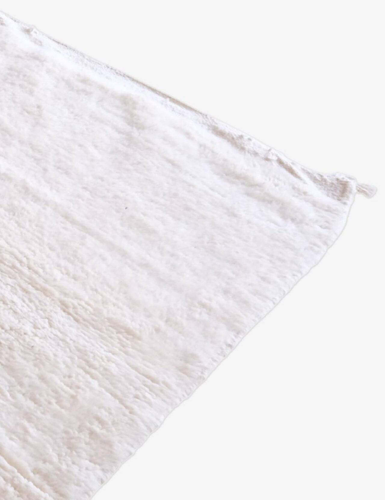 Traditional hand-woven Berber rug size 150 x 250 cm