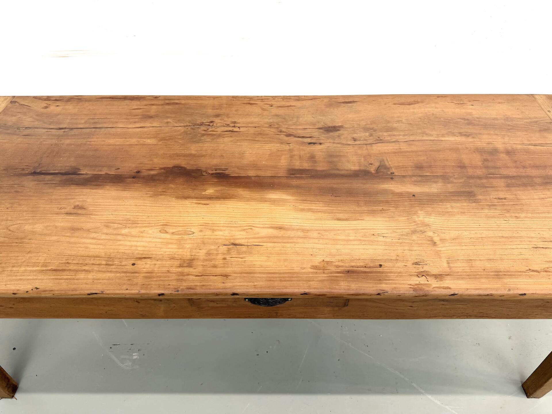 Solid walnut table - Tapered legs