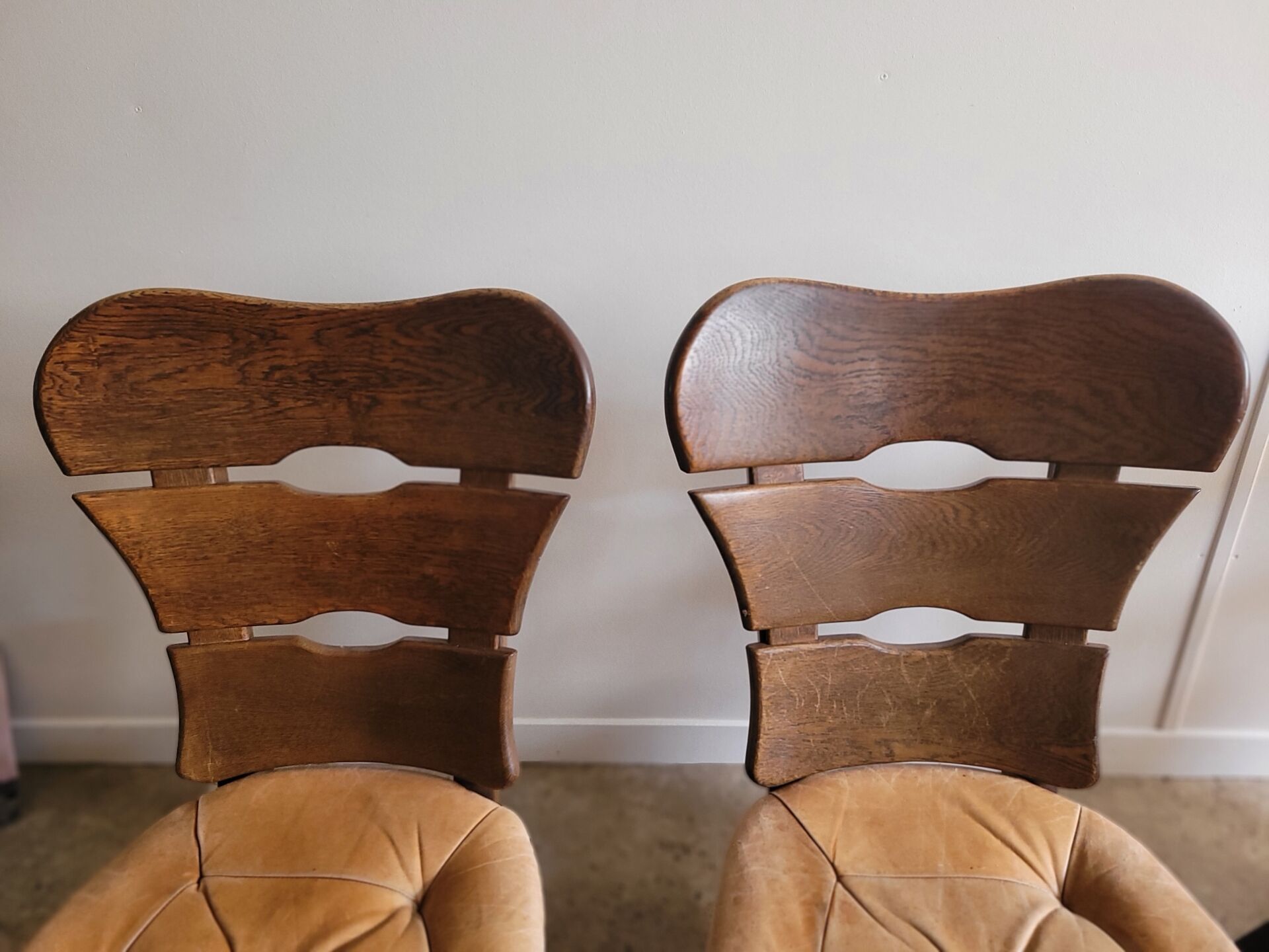 Lot de 4 chaises brutalistes en bois