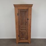 Armoire parisienne en sapin