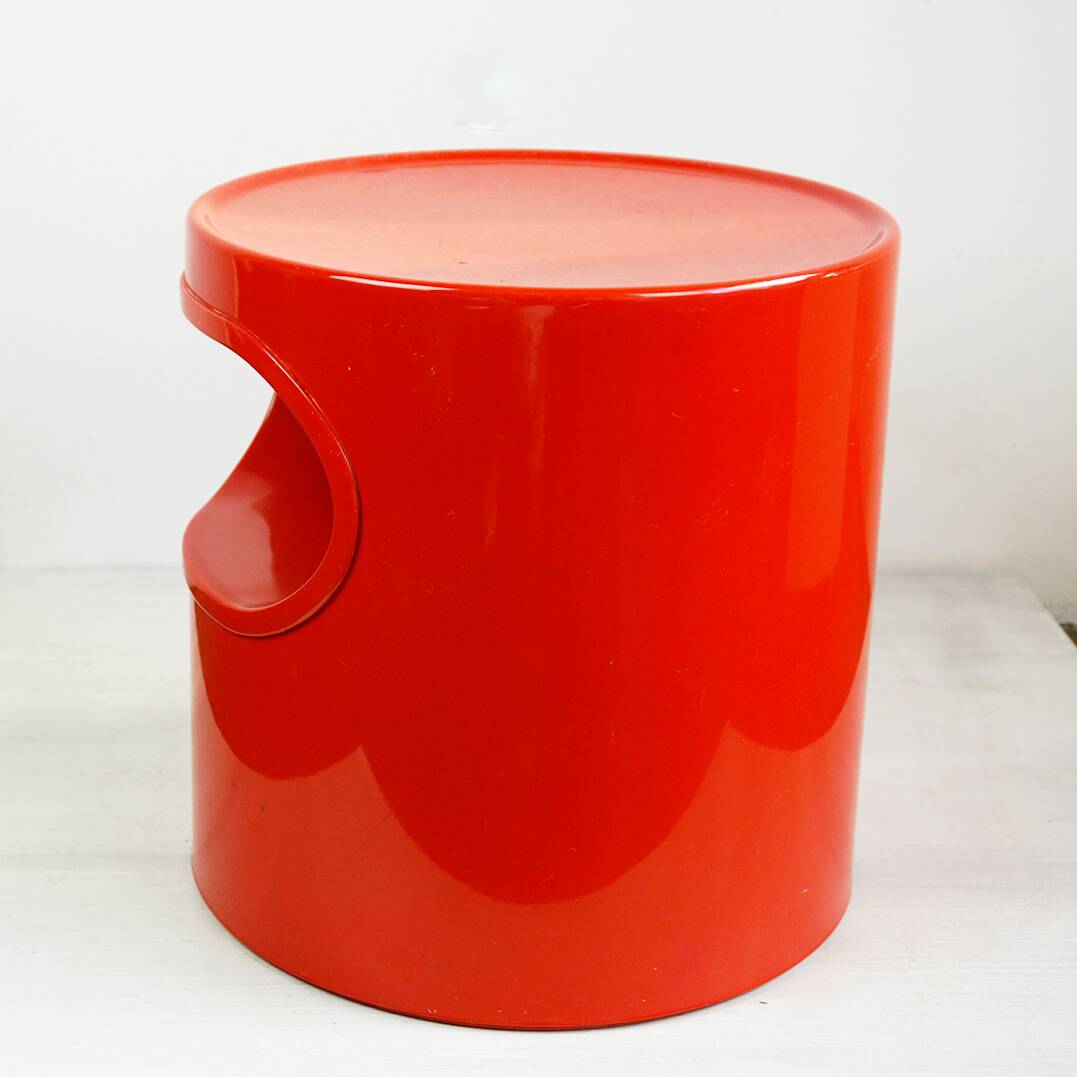 Table en plastique rouge par Emma Gismondi pour Artemide Italie