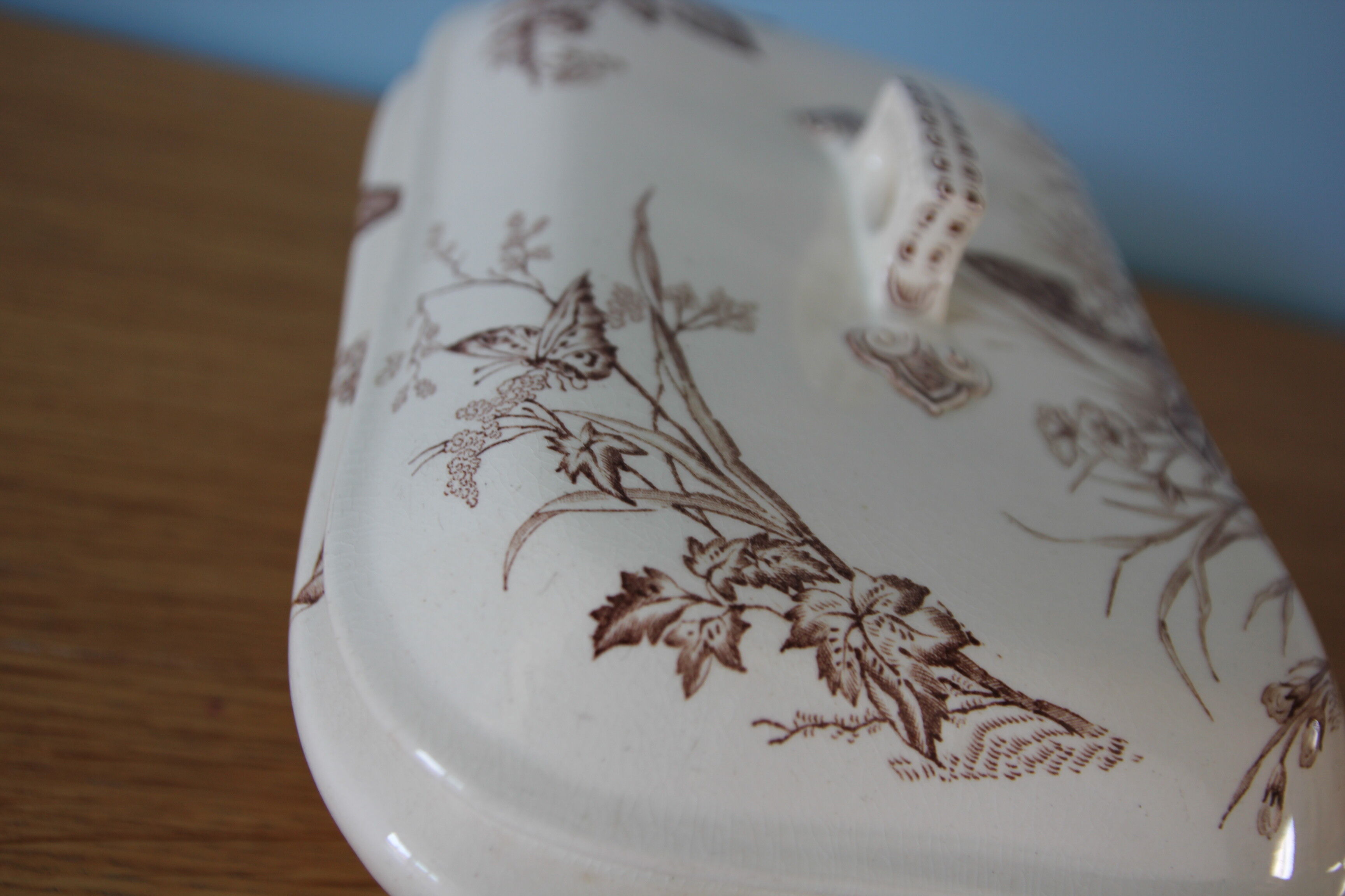 Légumier terre de fer à décor de papillons - modèle Primrose