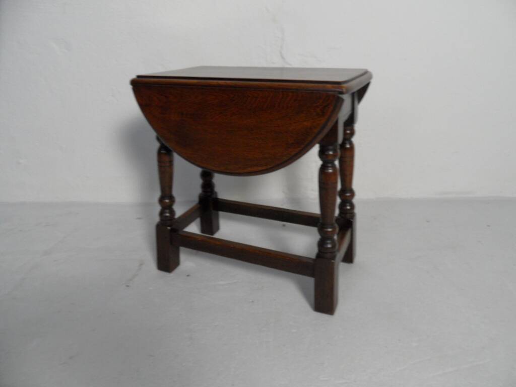 Vintage oak sidetable