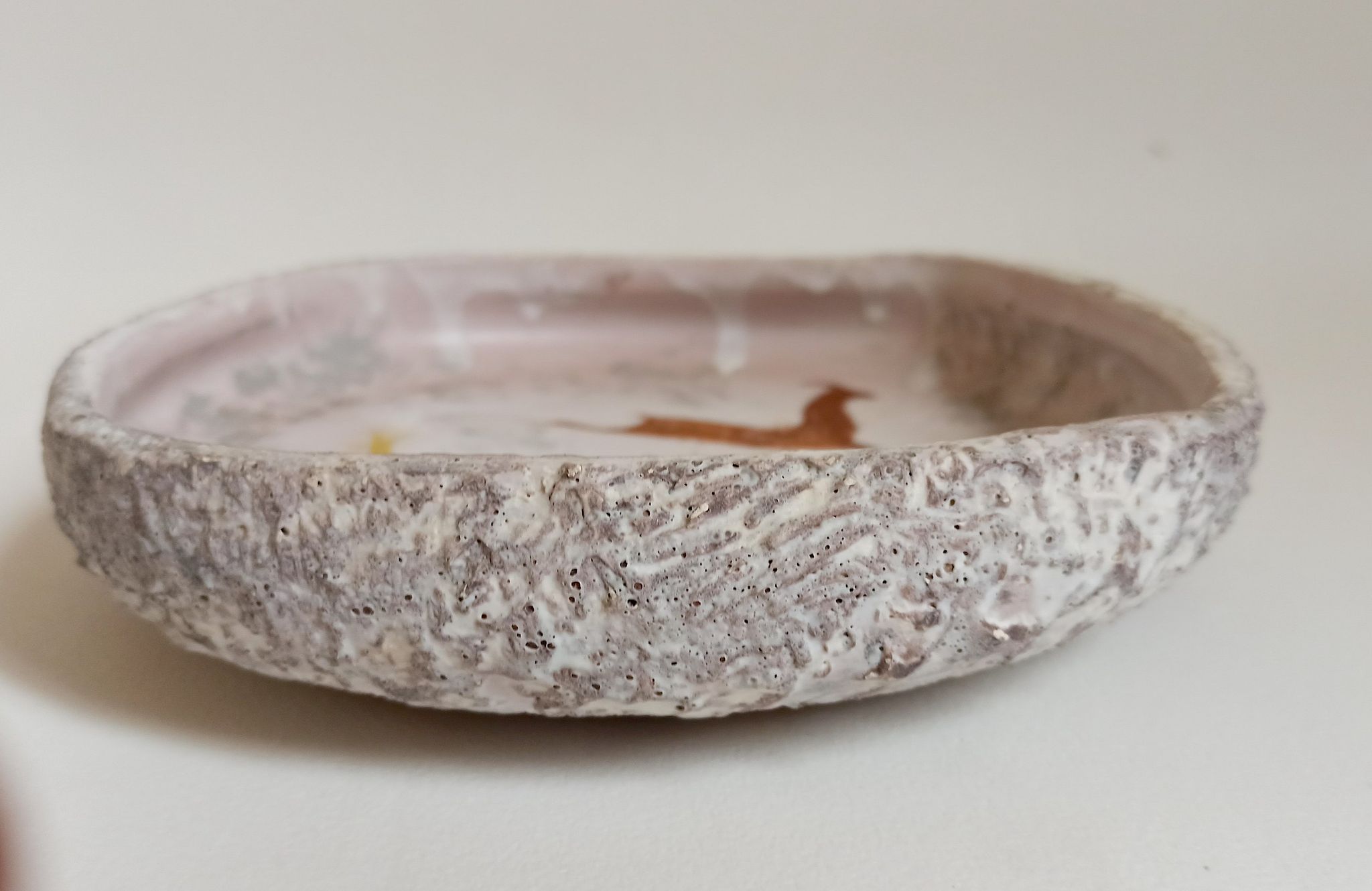 Vide poche en céramique motifs rupestres années 60