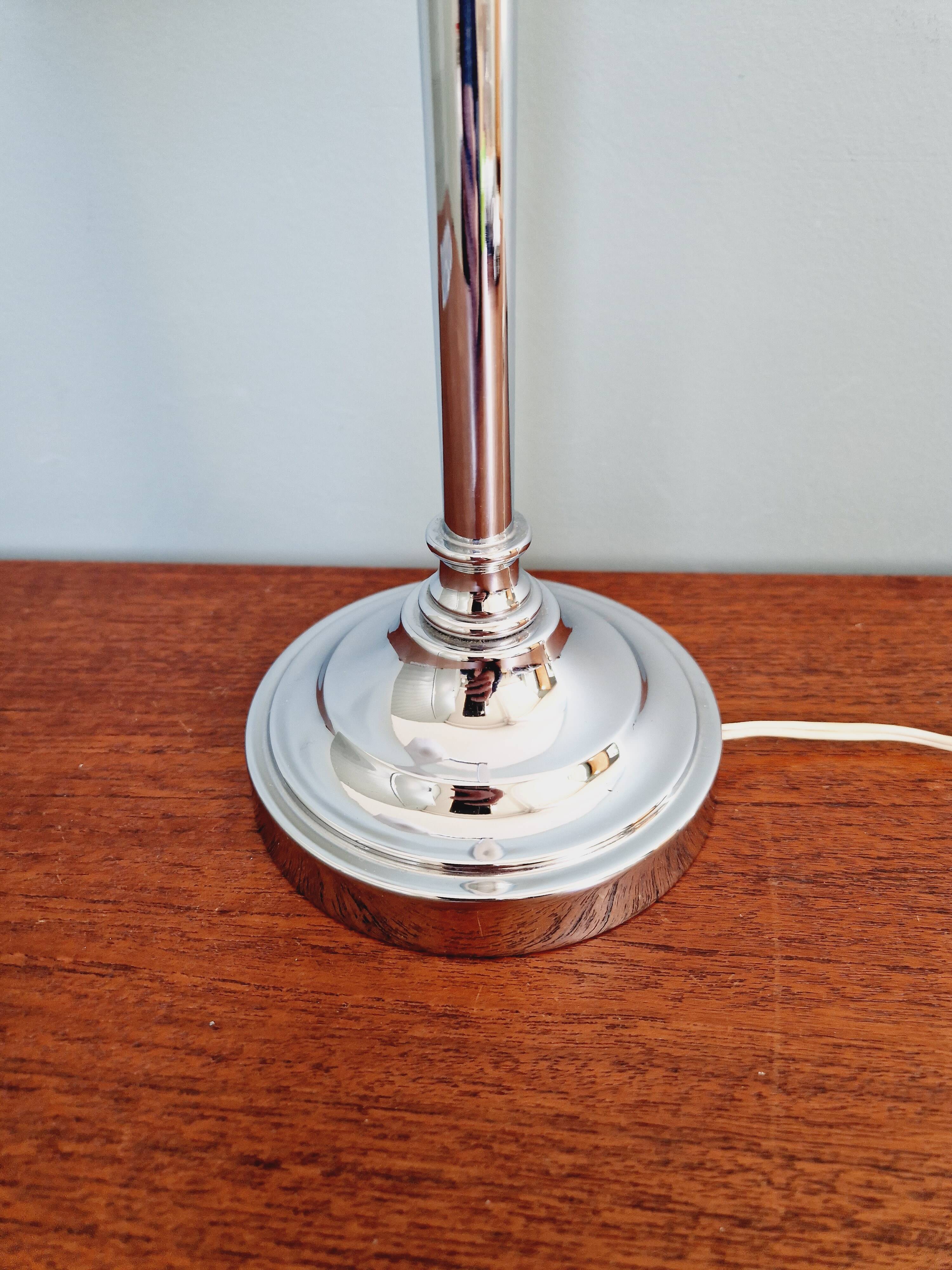 Desk lamp in chrome metal and white opaline
