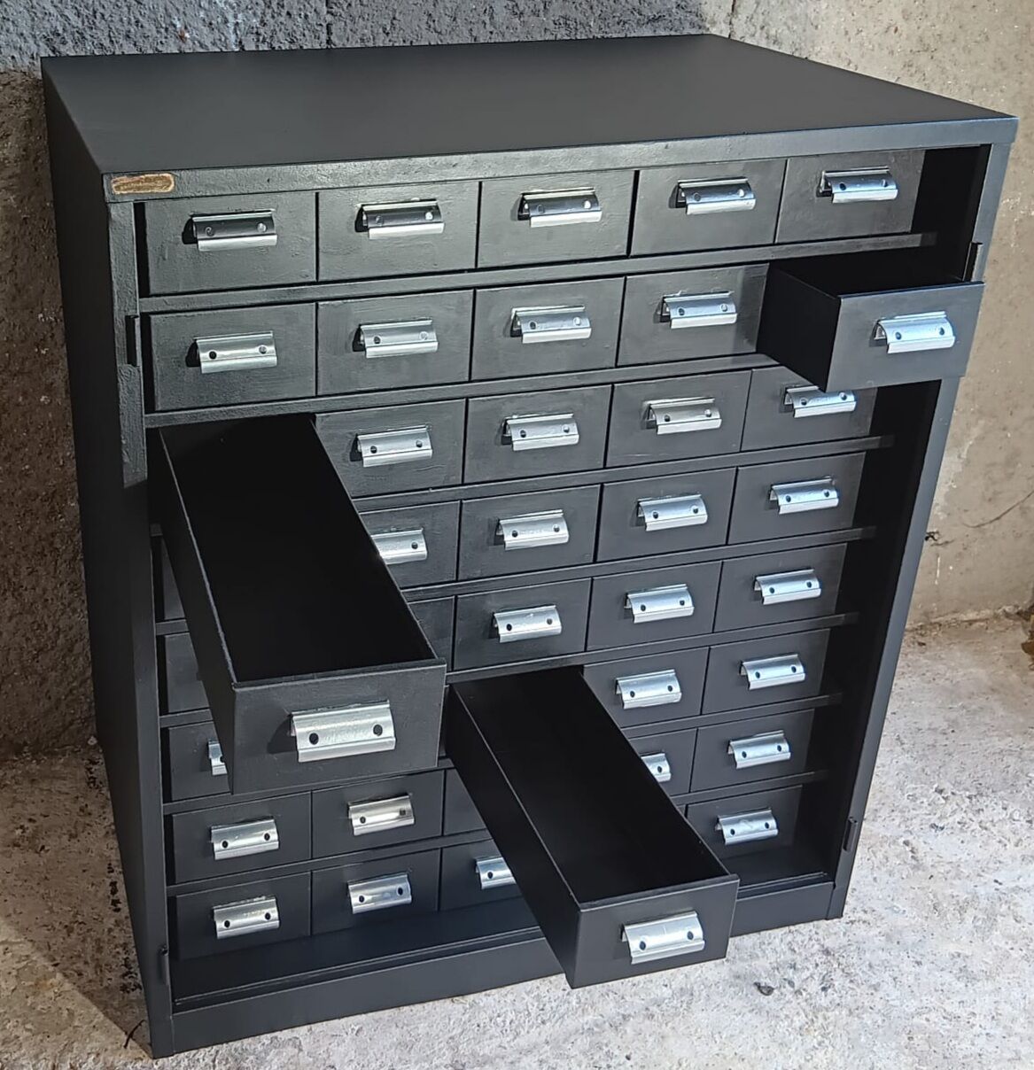 Industrial workbench - 40 drawers