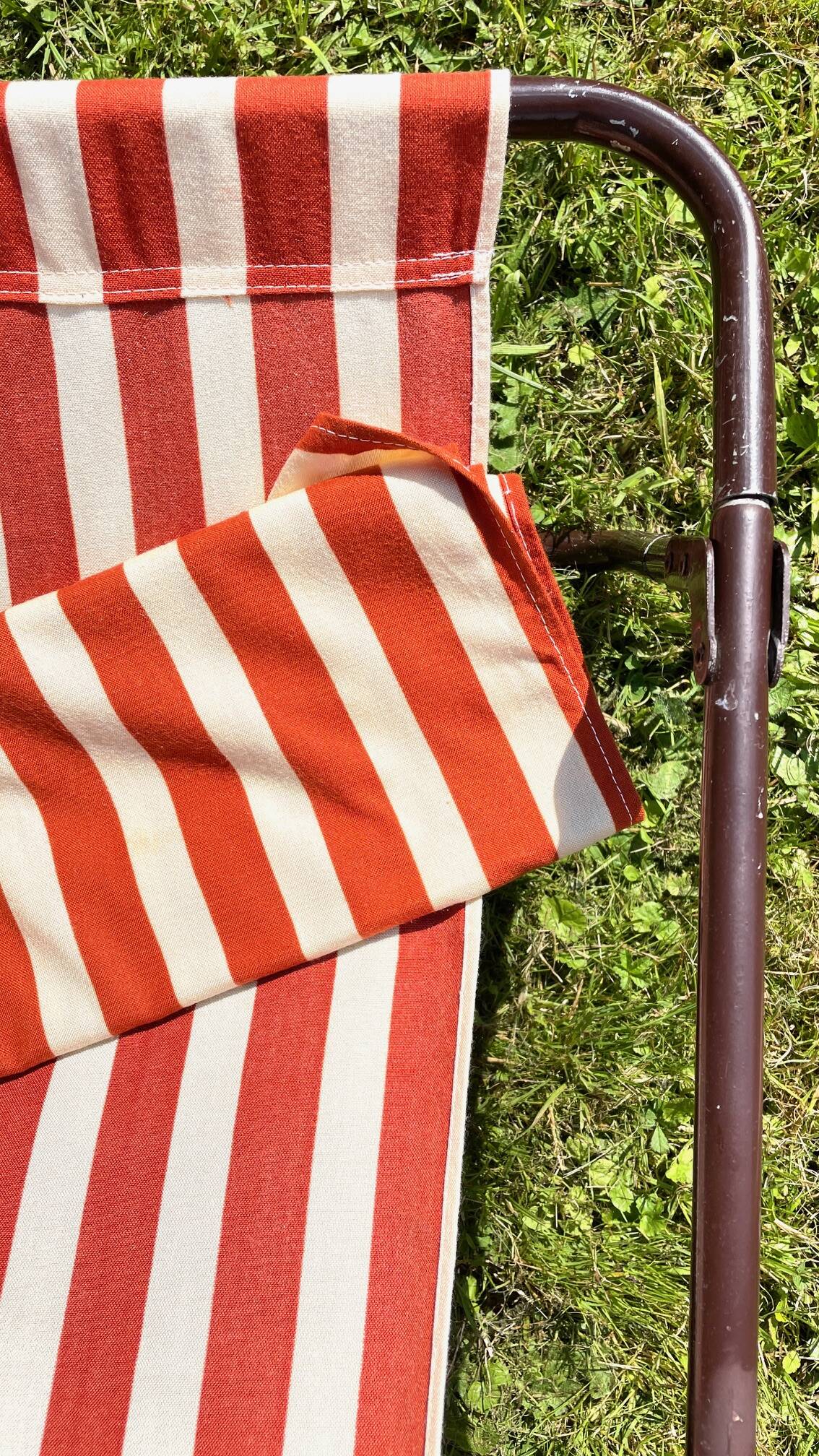 Vintage foldable nomadic deckchair