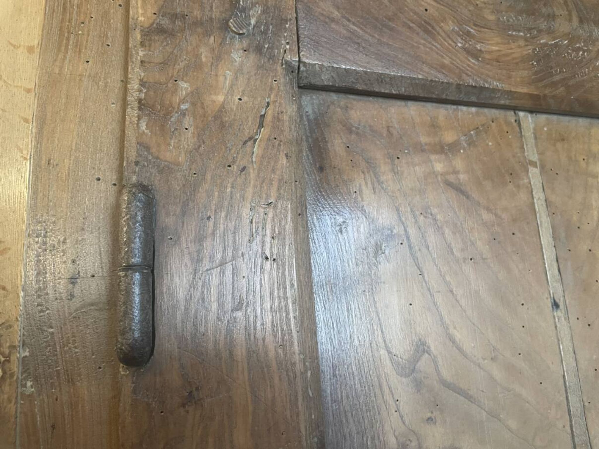 Armoire d'angle provinciale XIXe siècle noyer/chêne