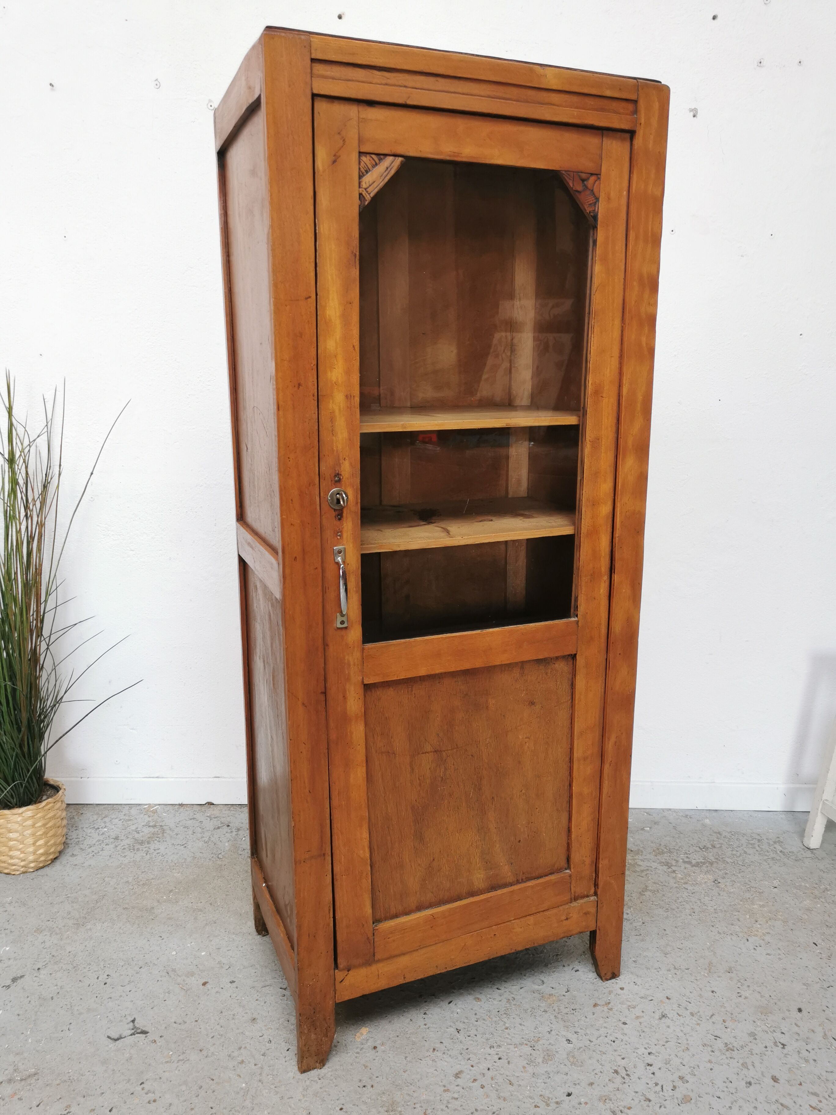Armoire parisienne vitrée