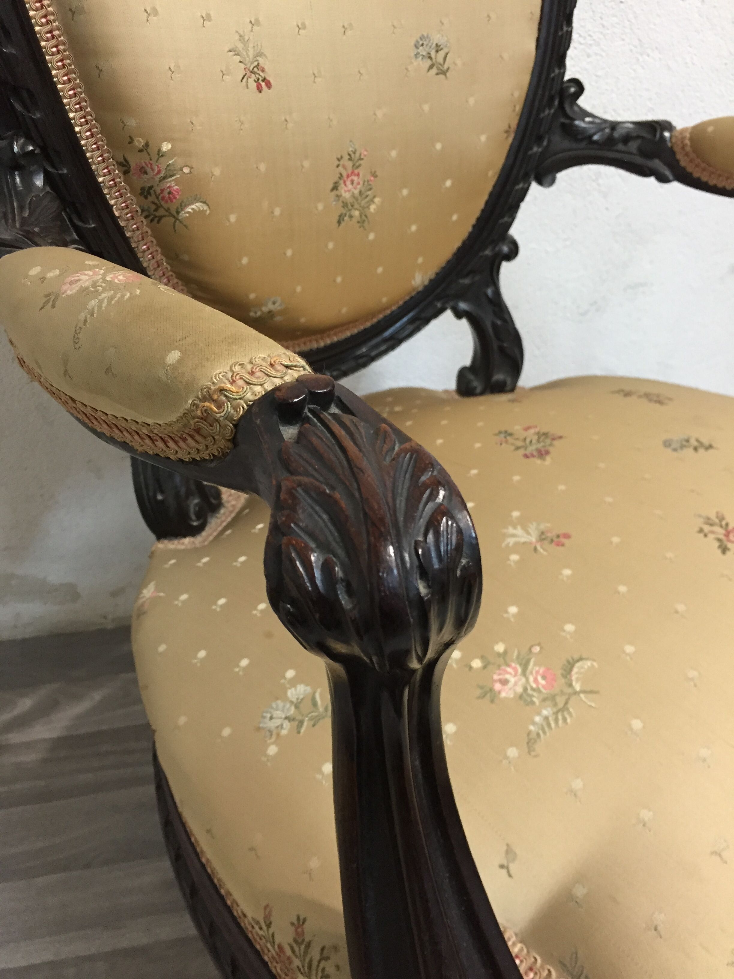 Fauteuil médaillon style Louis XV 19ème