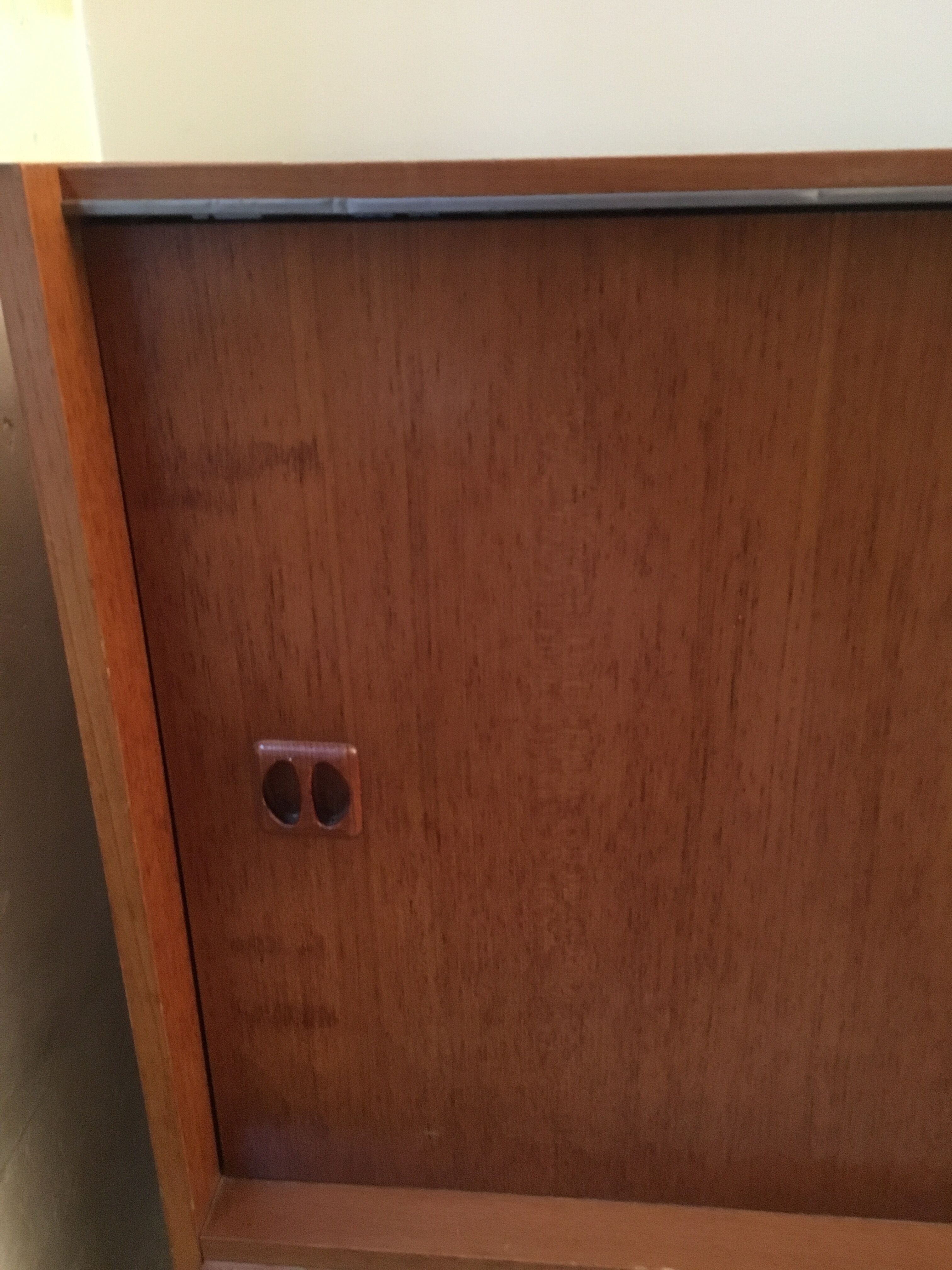 Meuble en teck avec 2 tiroirs et 1 porte