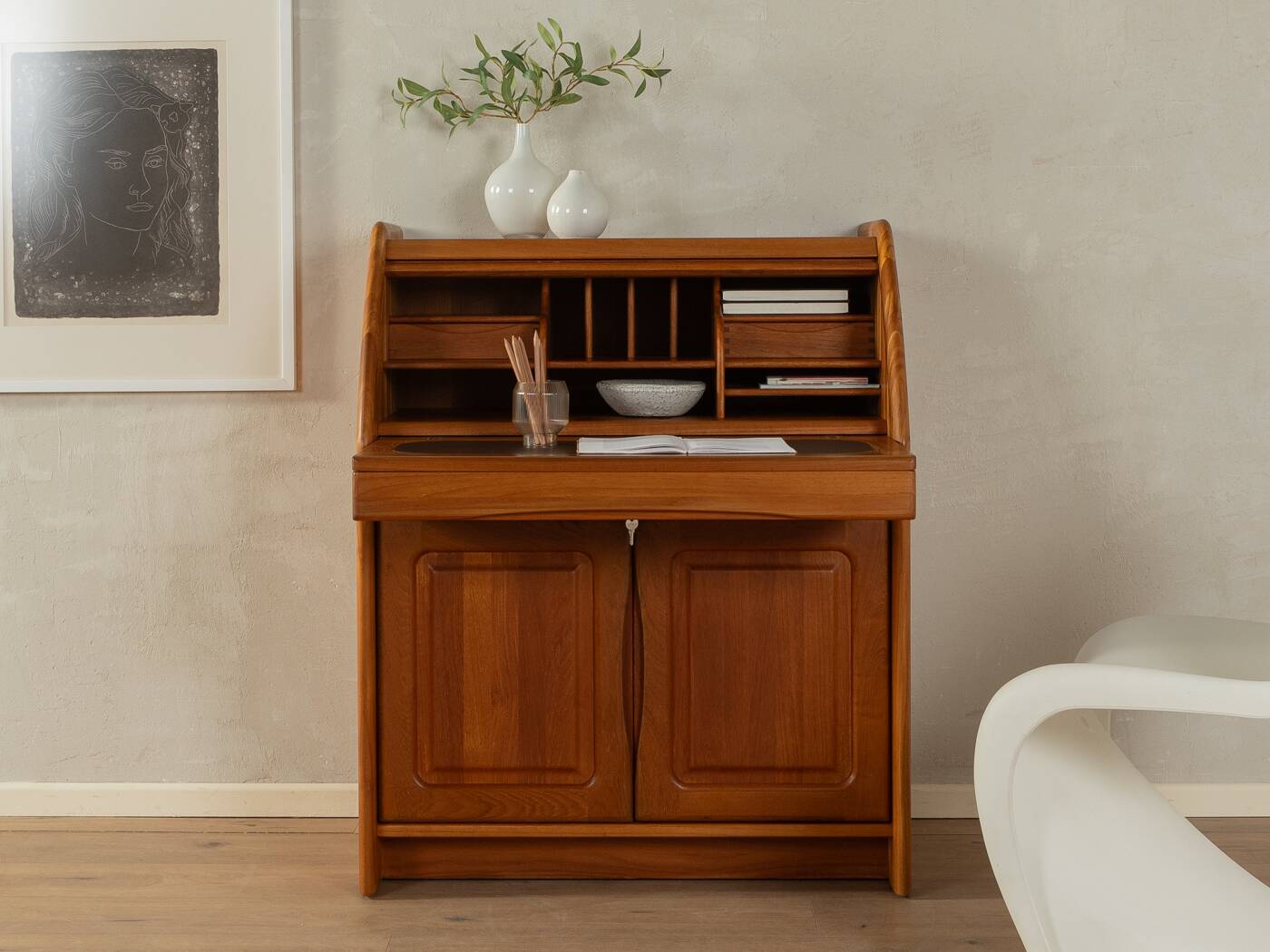 1980s Bureau, Ansager