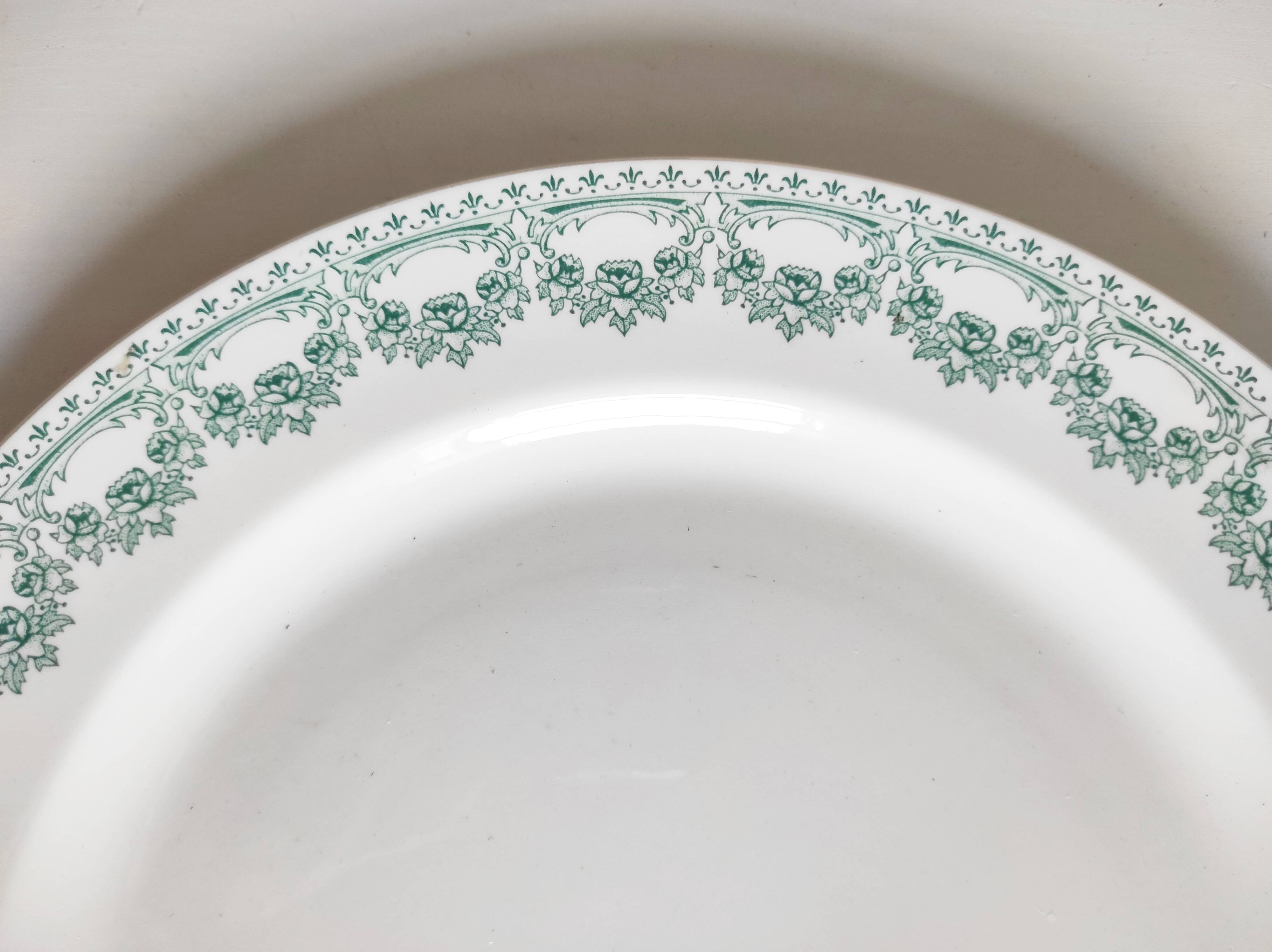 Plat en faïence Royal Boch modèle Carlotta