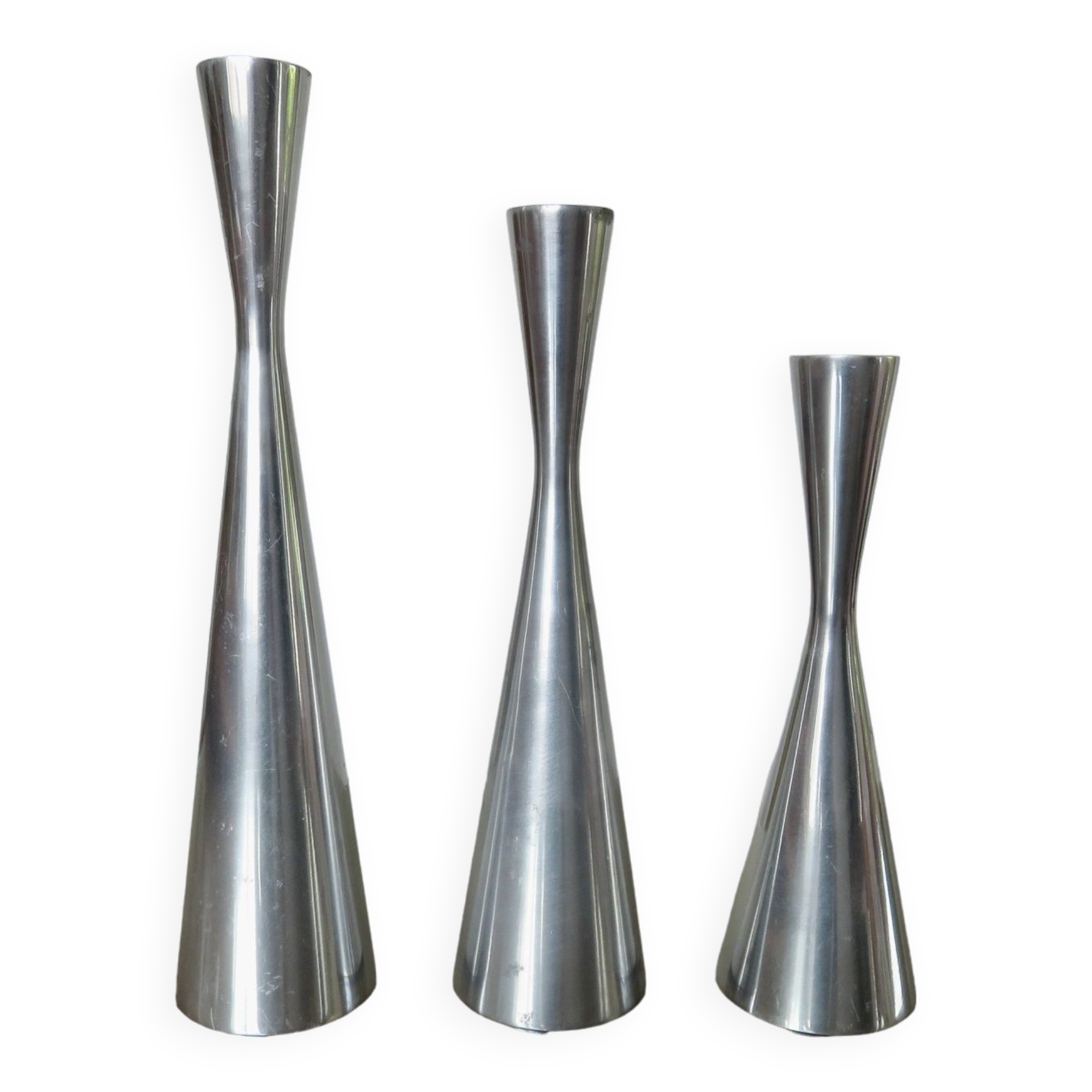 Series of 3 Scandinavian "diabolo" candlesticks in aluminum 1970