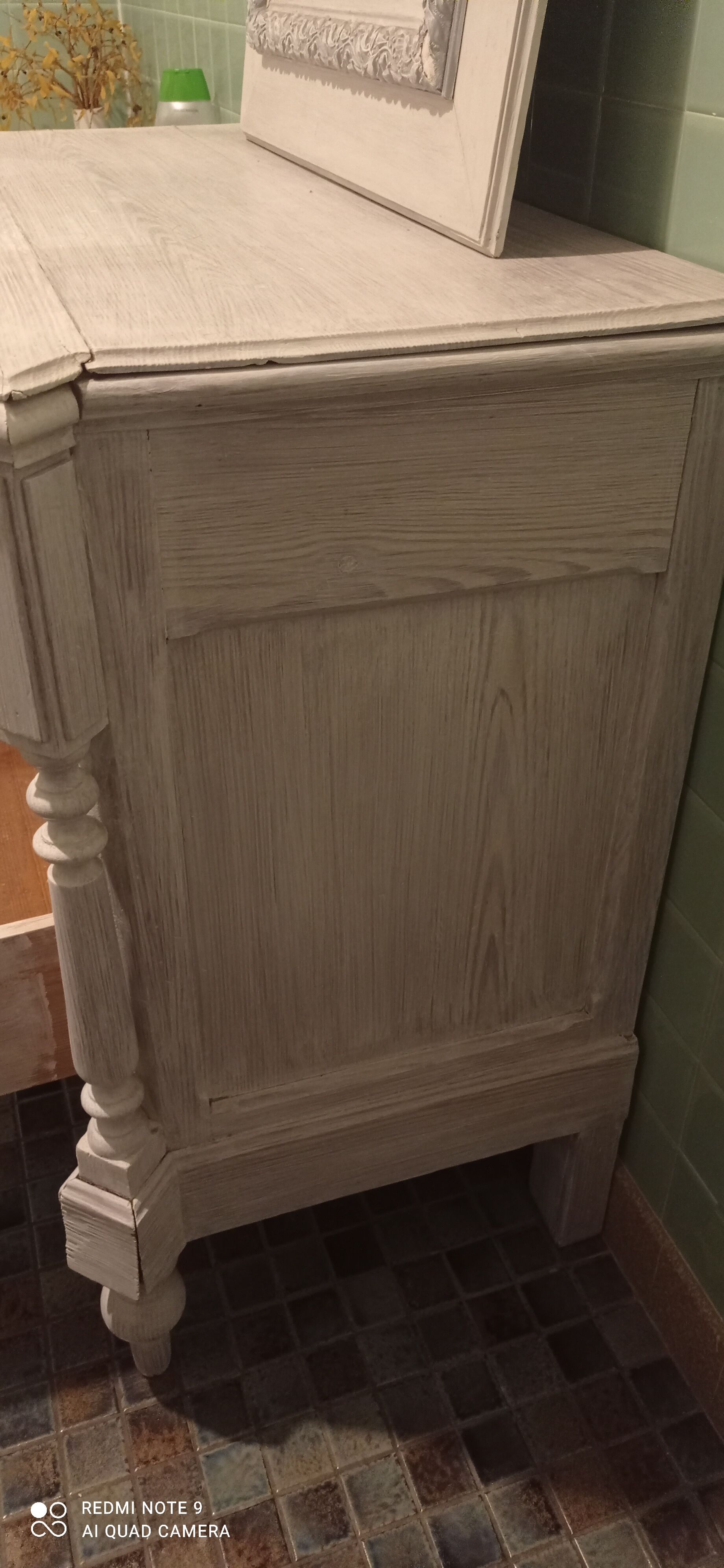 Chest of drawers