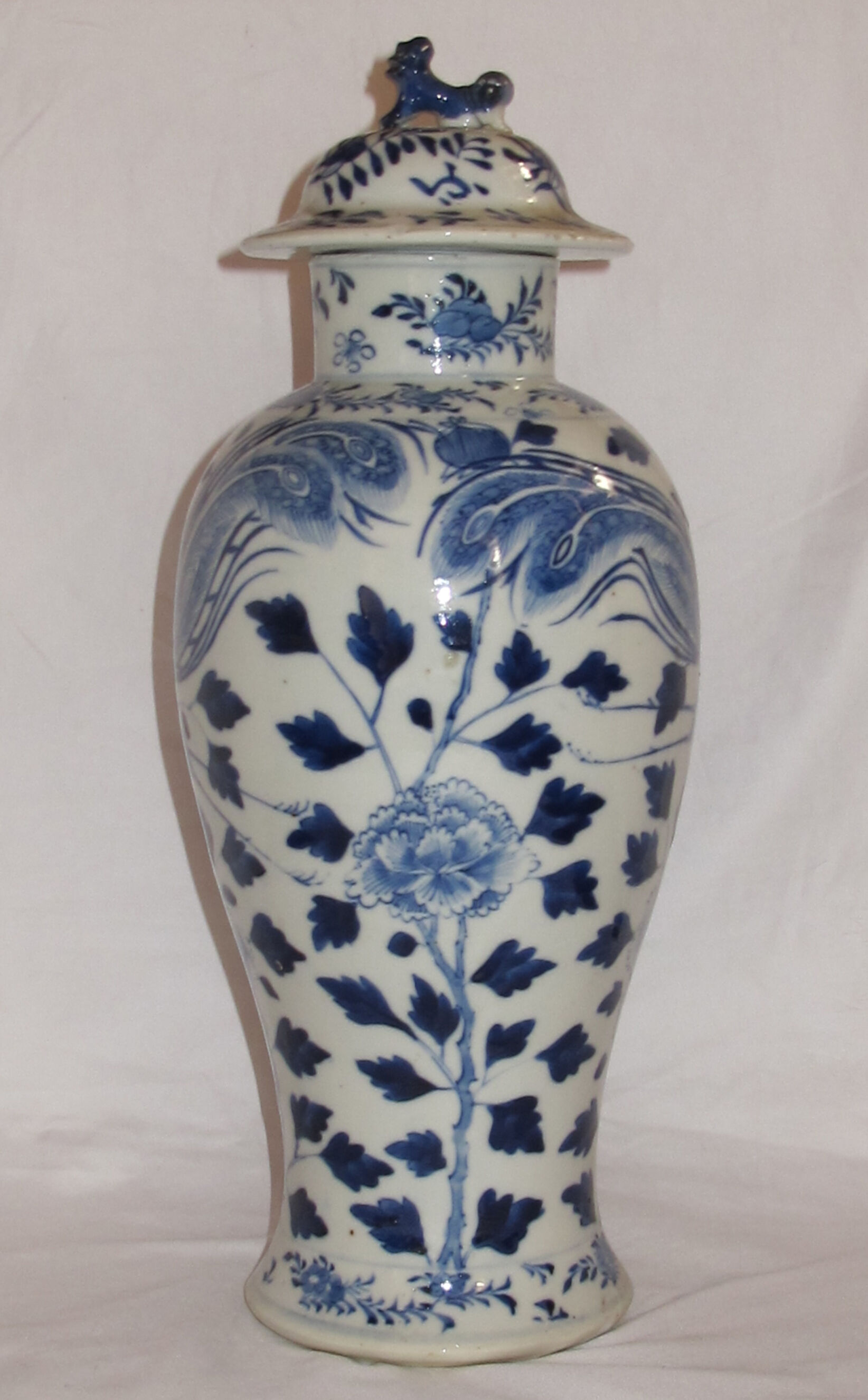 Ancient Chinese white blue potiche