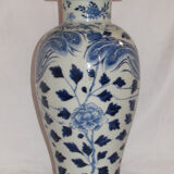 Ancient Chinese white blue potiche