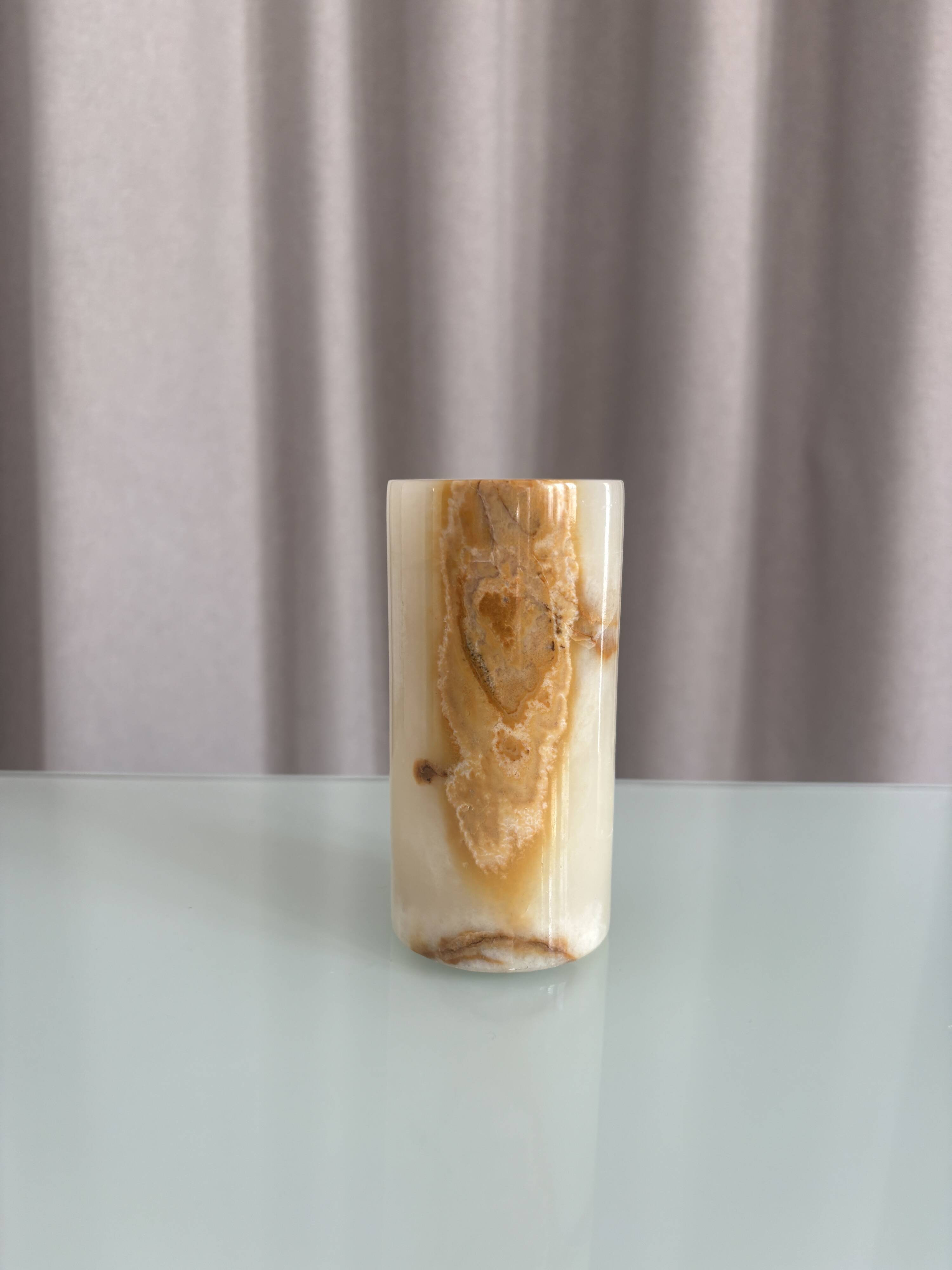 Small vintage cylindrical vase in onyx.