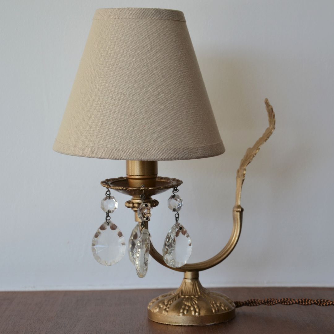 Golden table lamp with crystal tassels