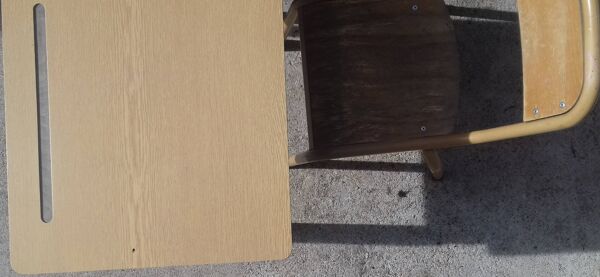 Bureau écolier vintage années 70 avec chaise et casier à cartable Métalbois
