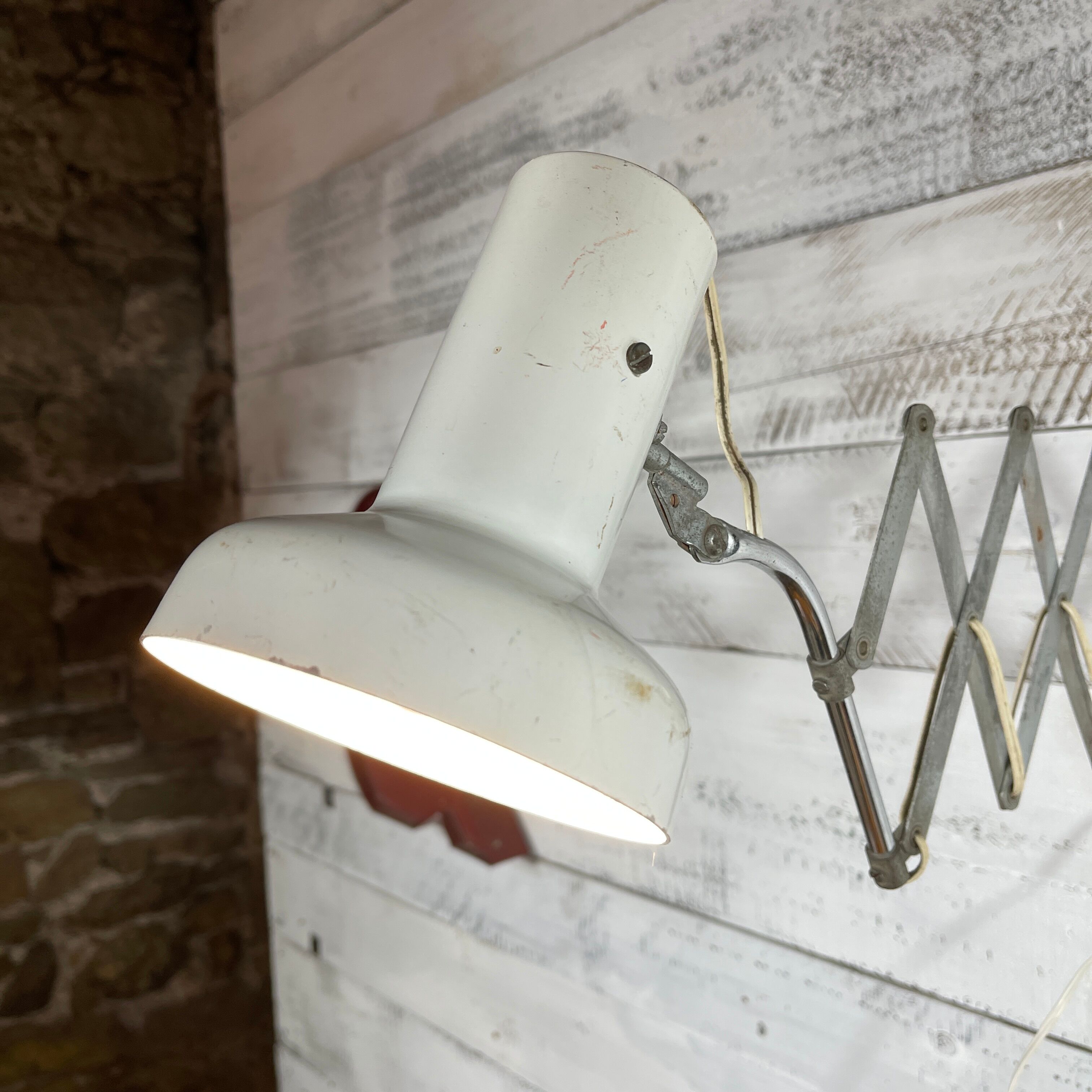 Workshop accordion lamp