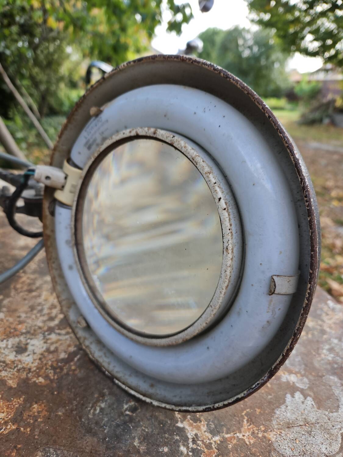 J.TOULEMONDE industrial design workshop magnifying lamp