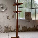 Patère wears pine coat 70