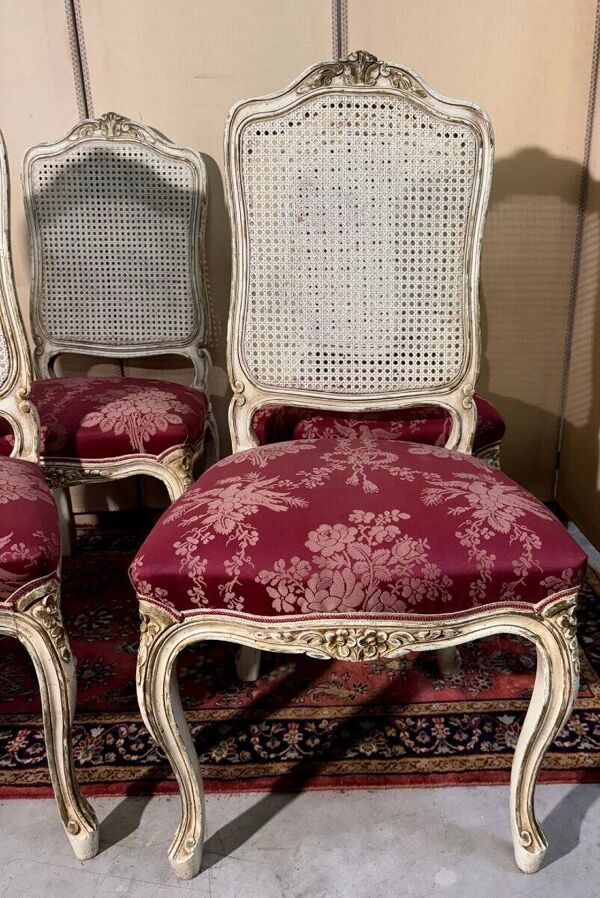 Série de quatre chaises Louis XV en bois laqué