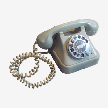 Téléphone à cadran vintage Suisse en bakélite