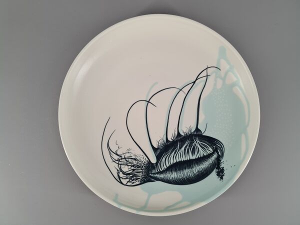 Plat ou coupe de fruits en céramique signé