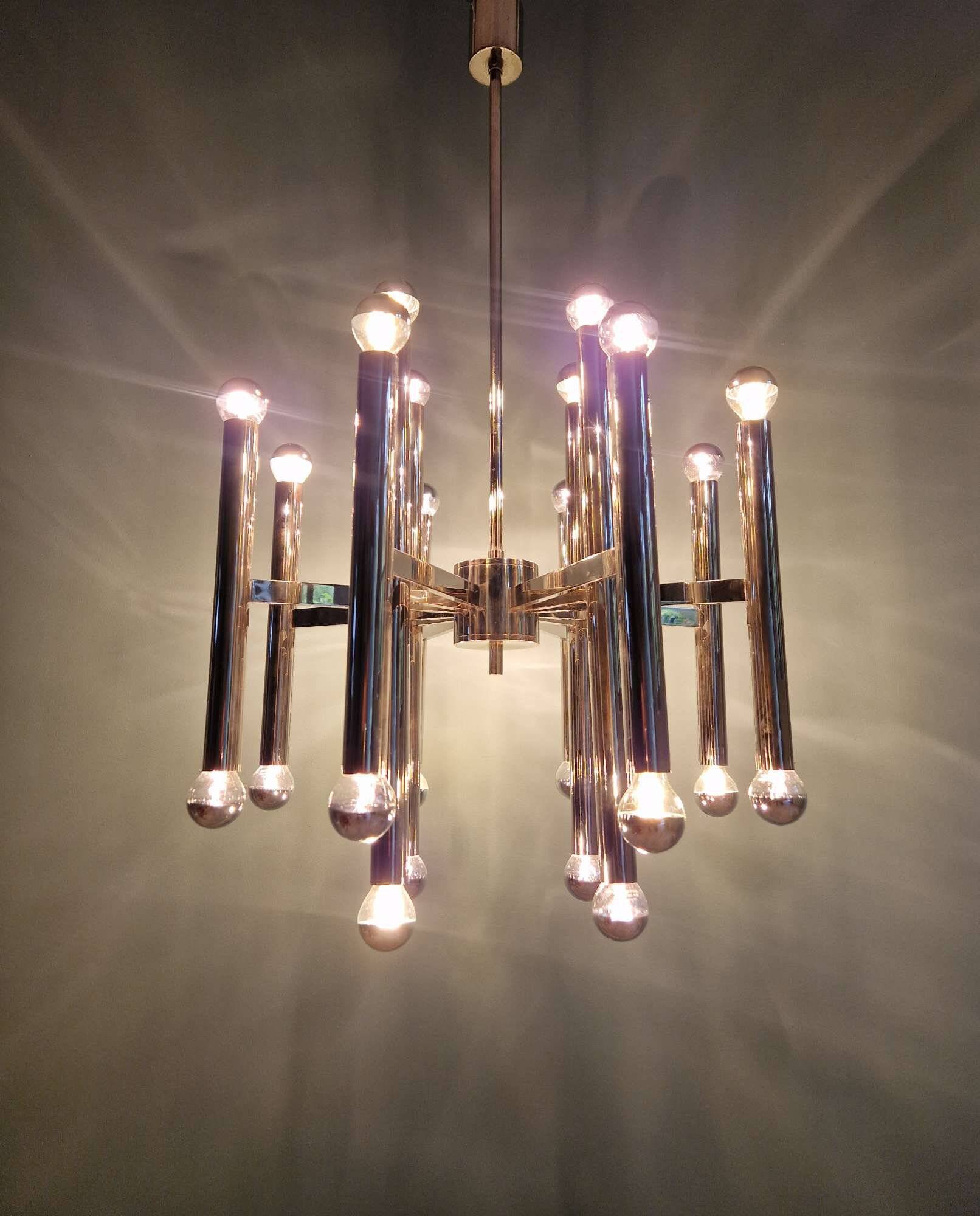 Large chrome metal chandelier (24 lights), Sciolari design, 1970.