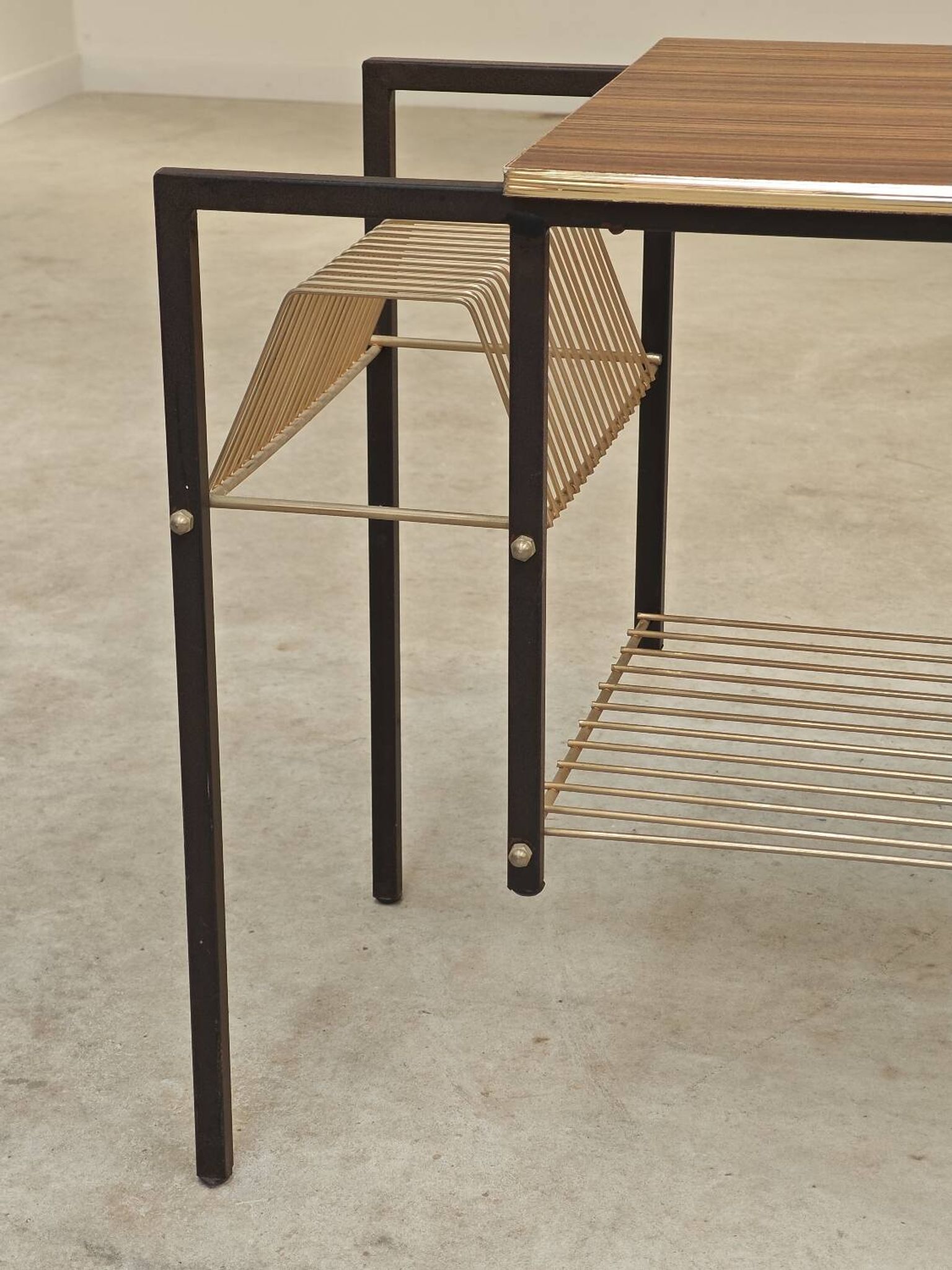 Vintage vinyl serving trolley in wood and gold metal