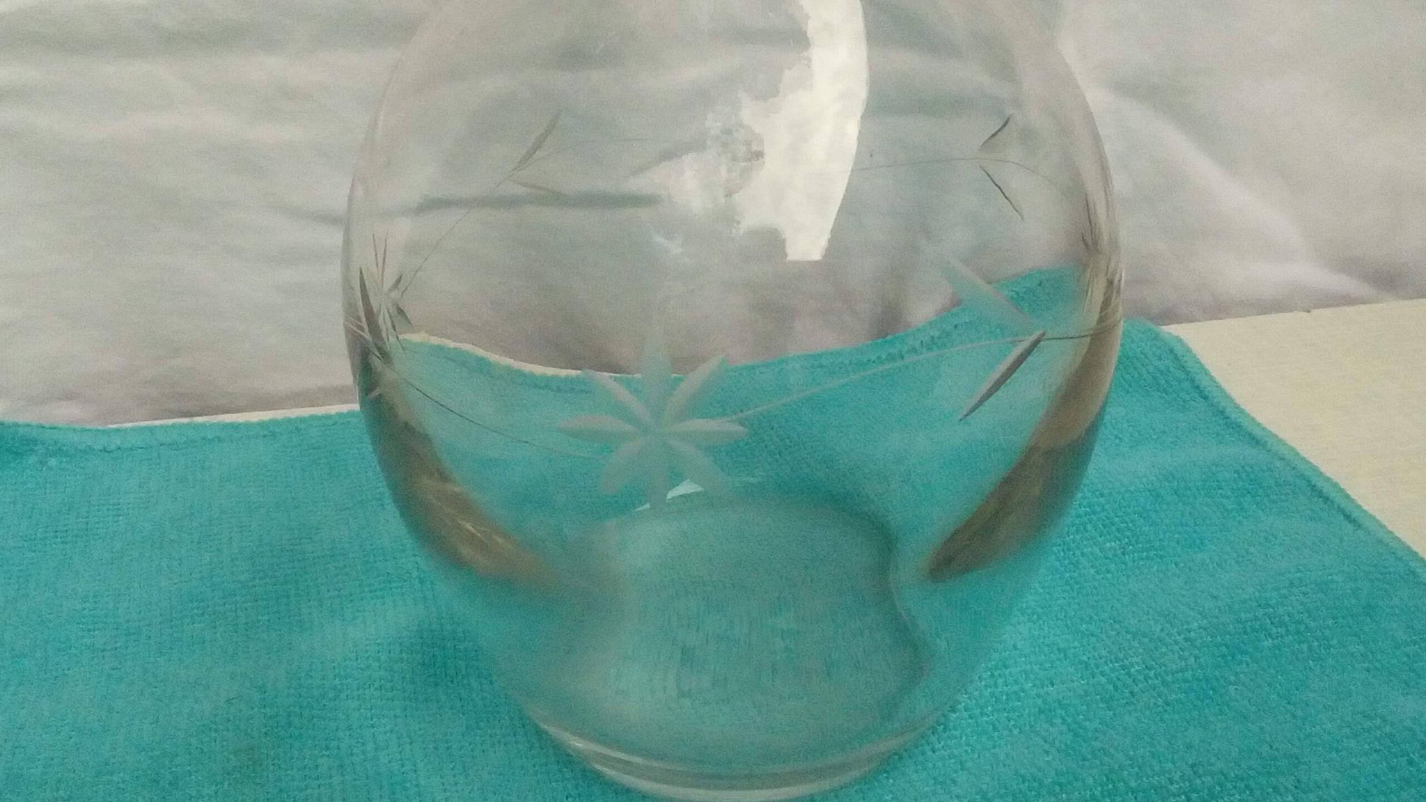Carafe en cristal ciselé estampillé belgique