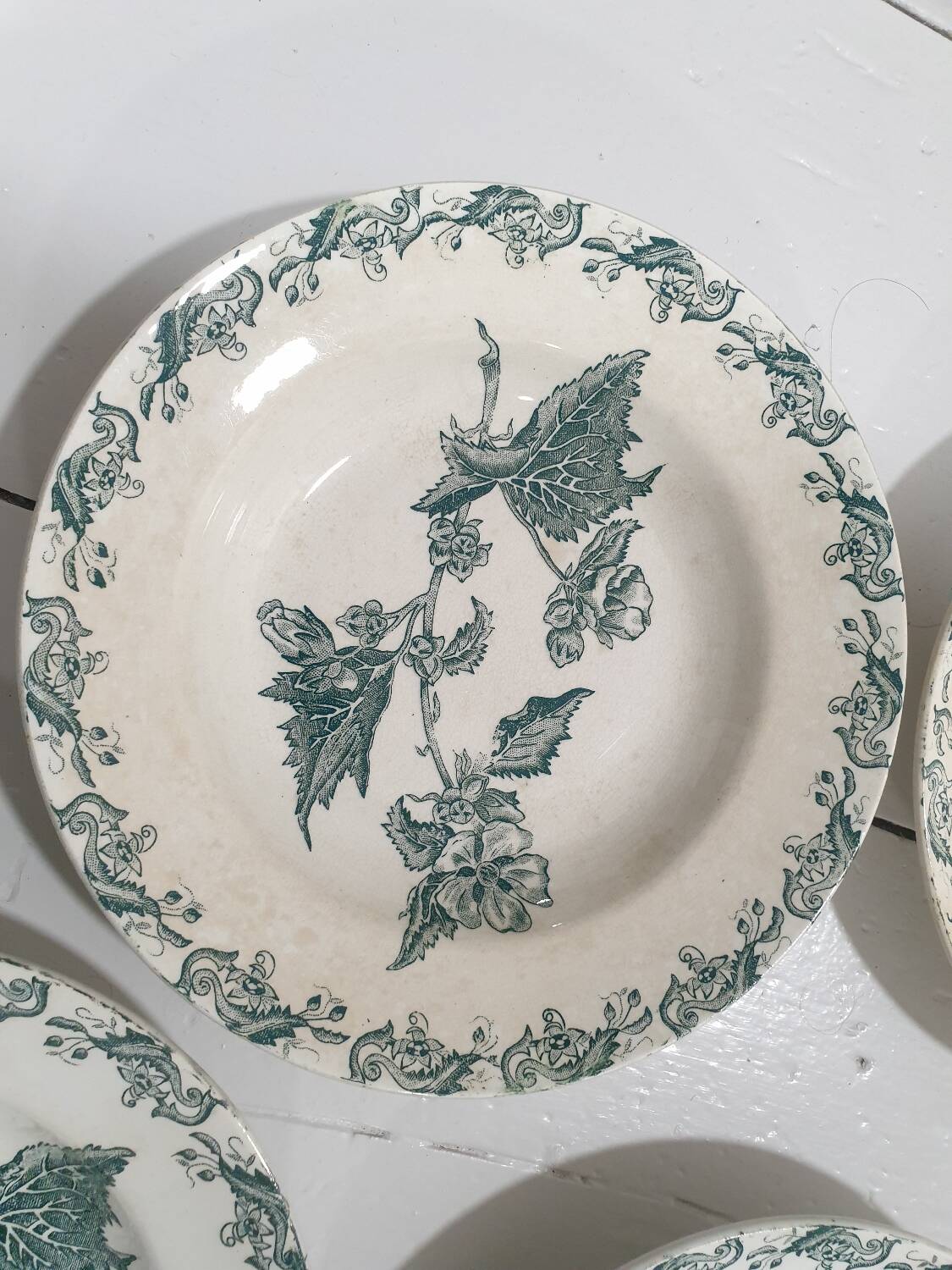 8 Saint Amand des Eaux soup plates