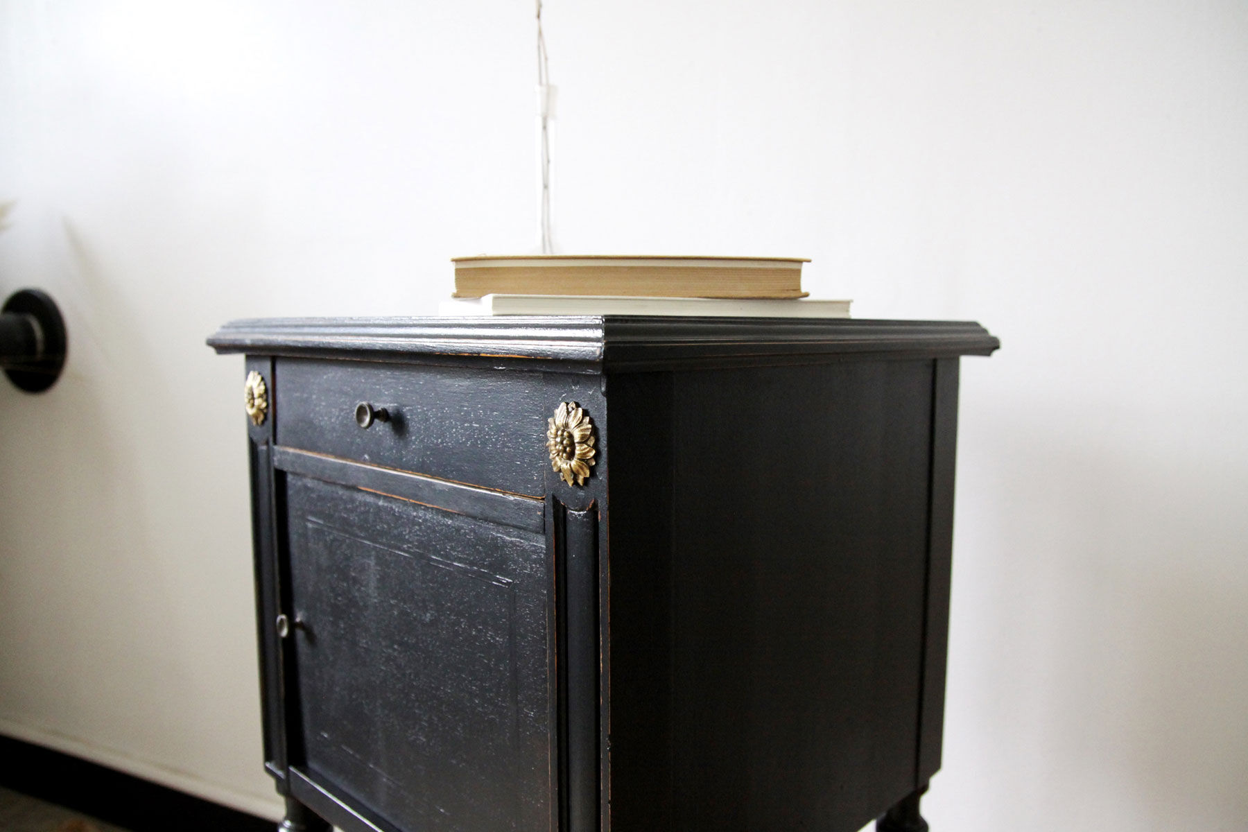 Black bedside Henri II